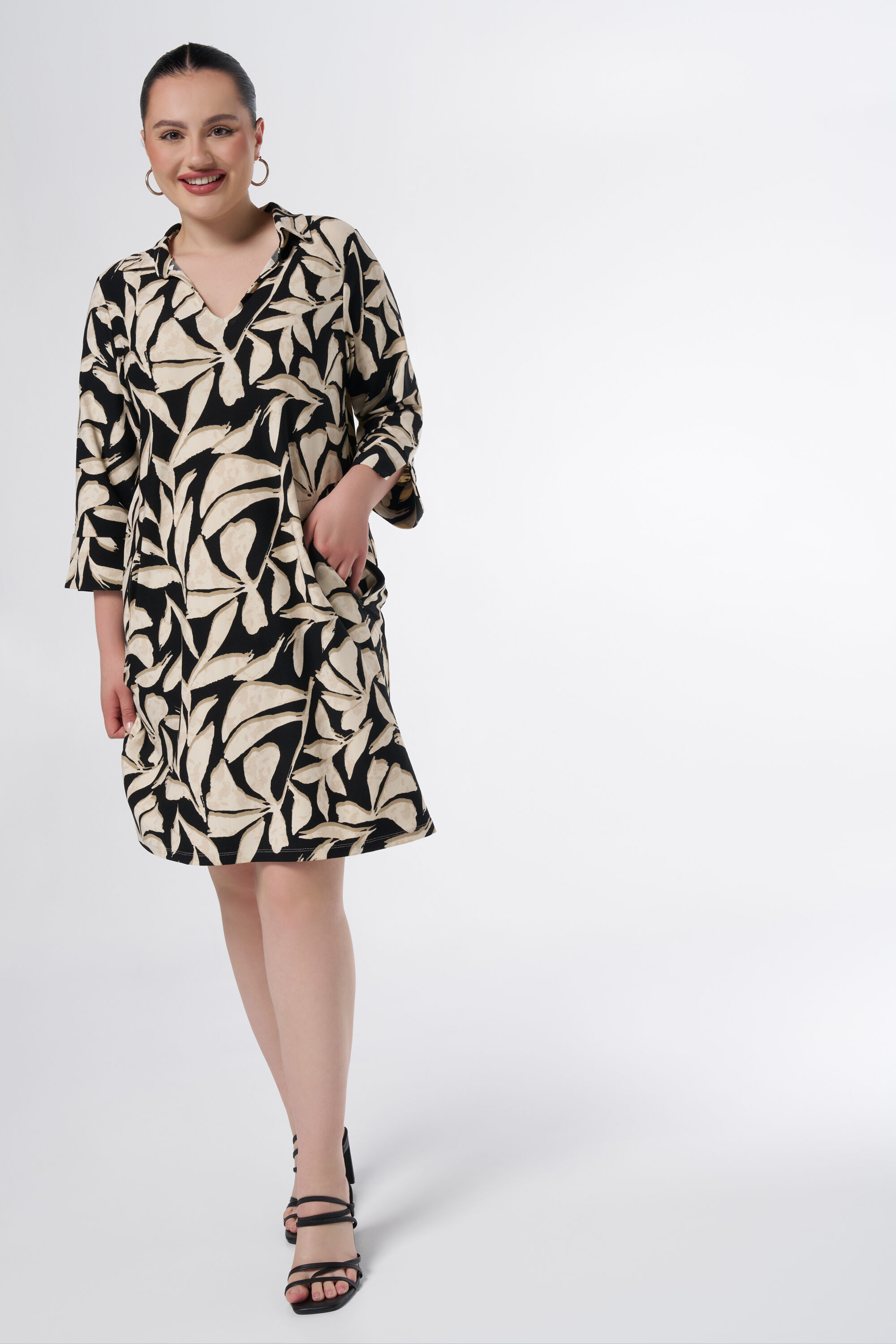 Jurk met zakken en print image number 5