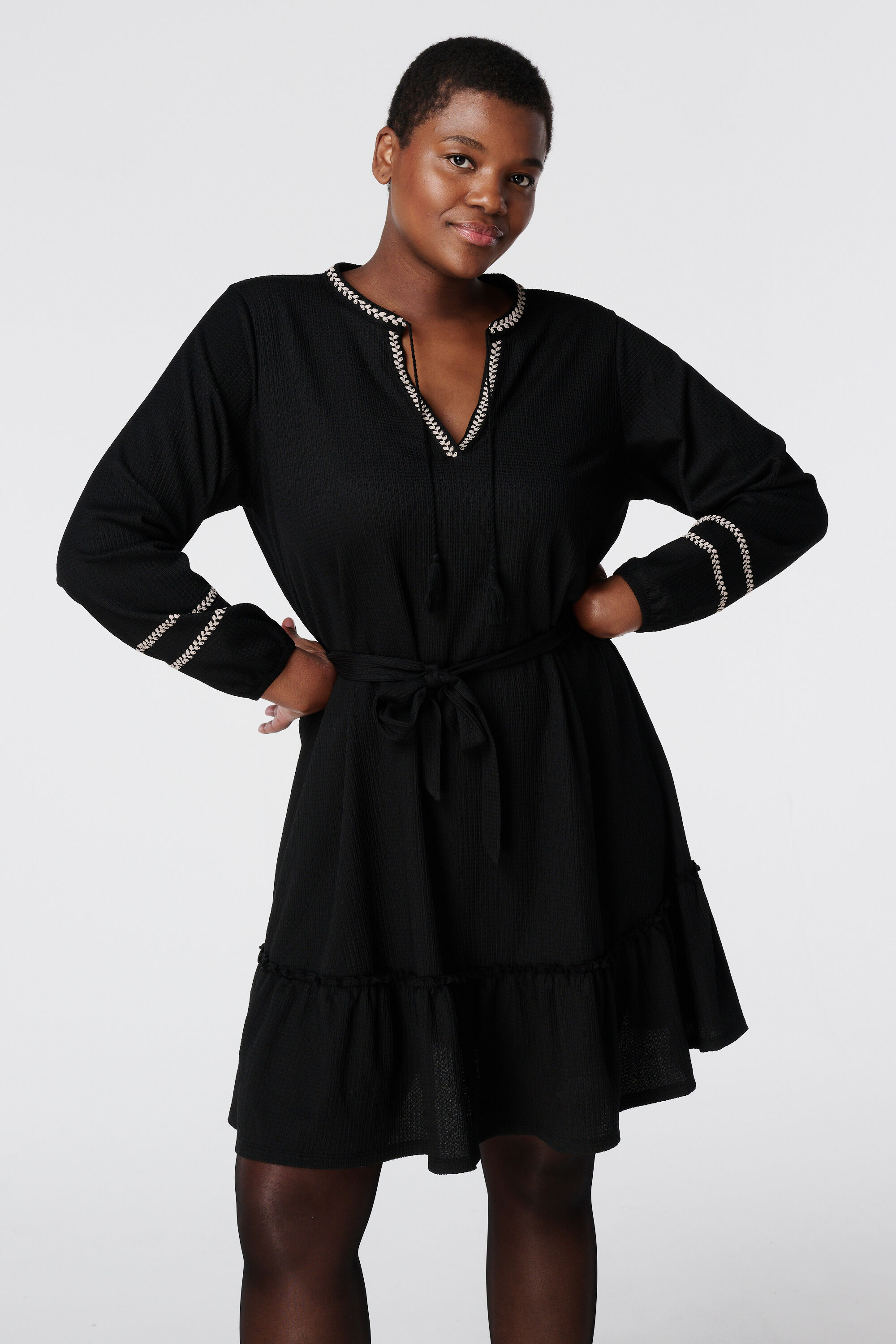 Jurk met structuur en contrast image number 5