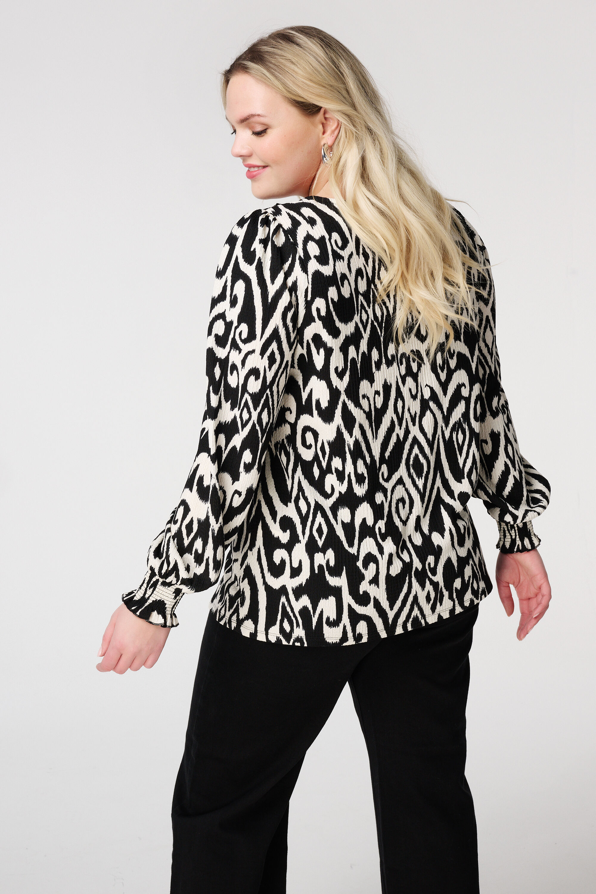 Top met print en ruffle details image number 3
