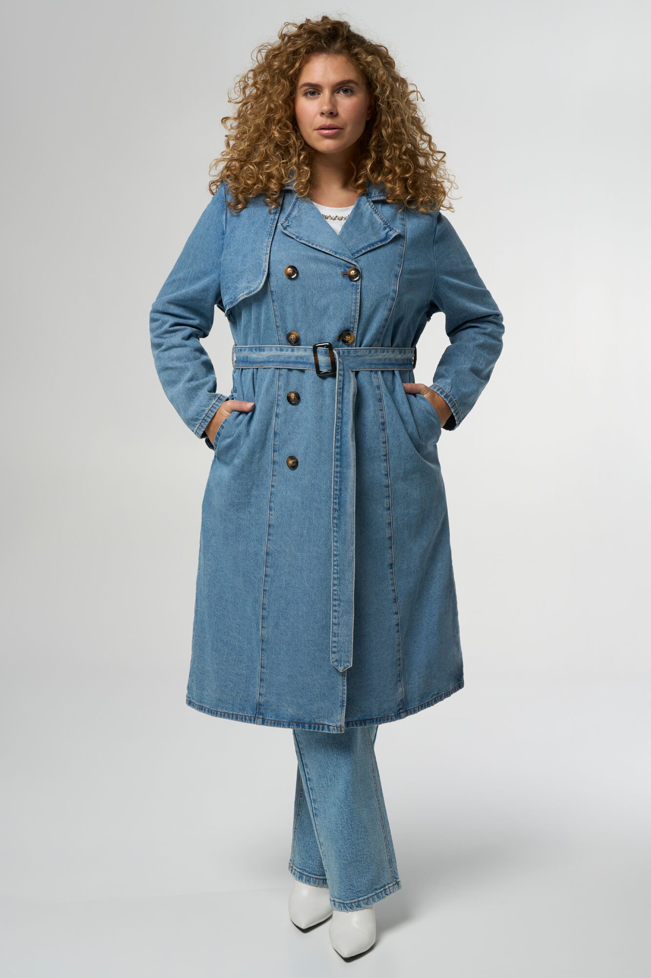 Denim trenchcoat met ceintuur image number 5