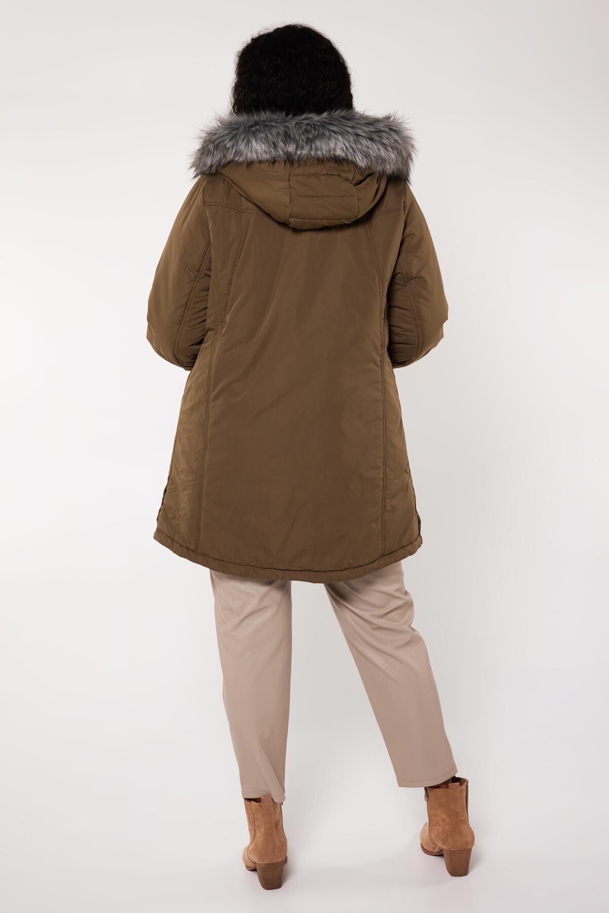 Gewatteerde jas met capuchon image number 3