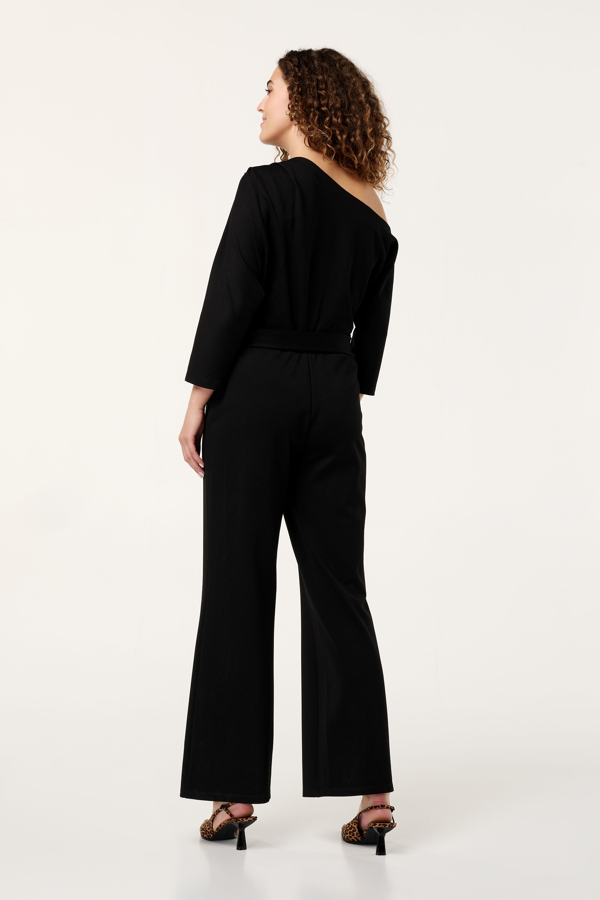 Jumpsuit met cold-shoulder image number 3