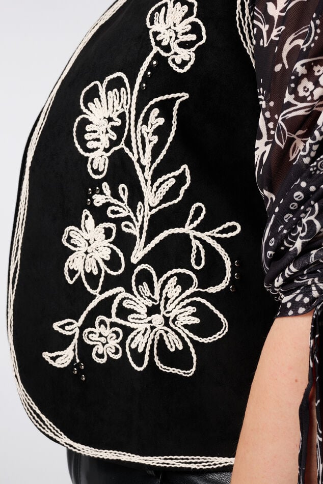 Gilet in suède look met broderie image number 6