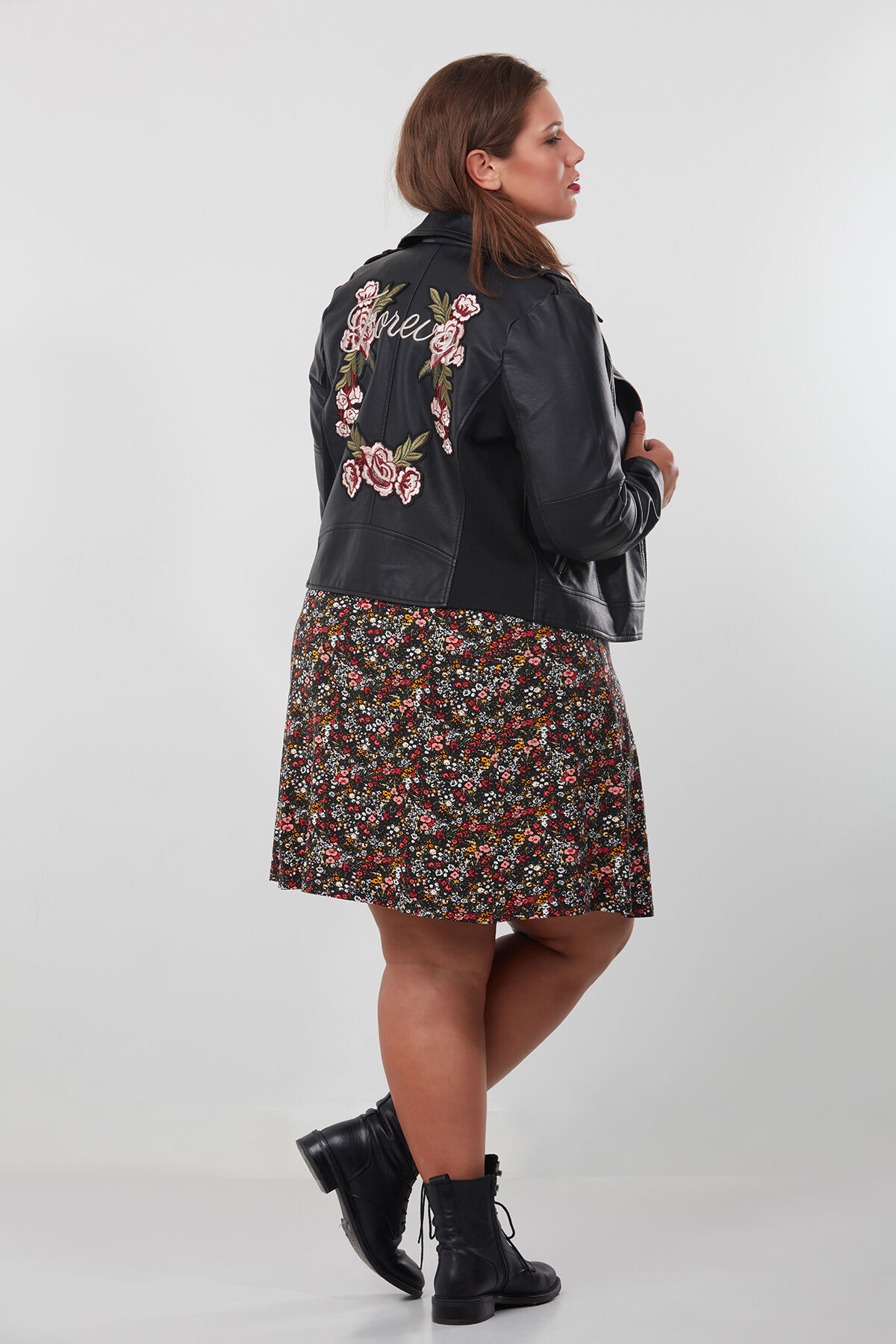 Kort jasje met borduursel image number 4