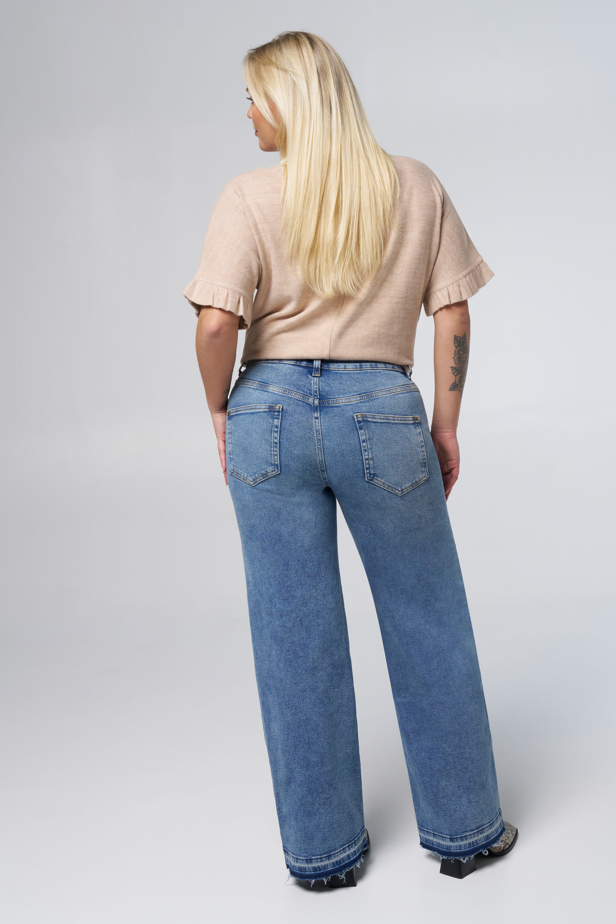 Wide leg jeans met strikkoord image number 3