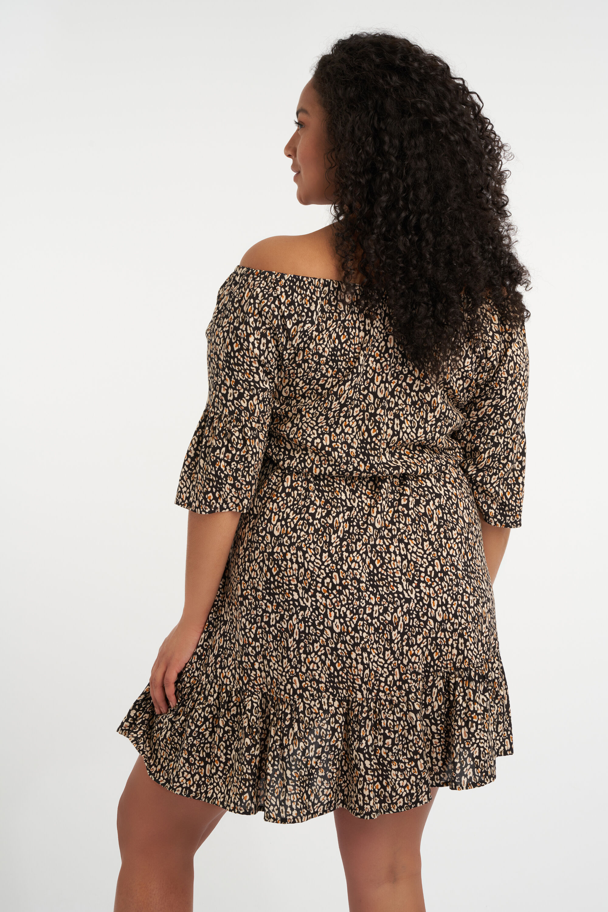 Off shoulder jurk met print image number 3