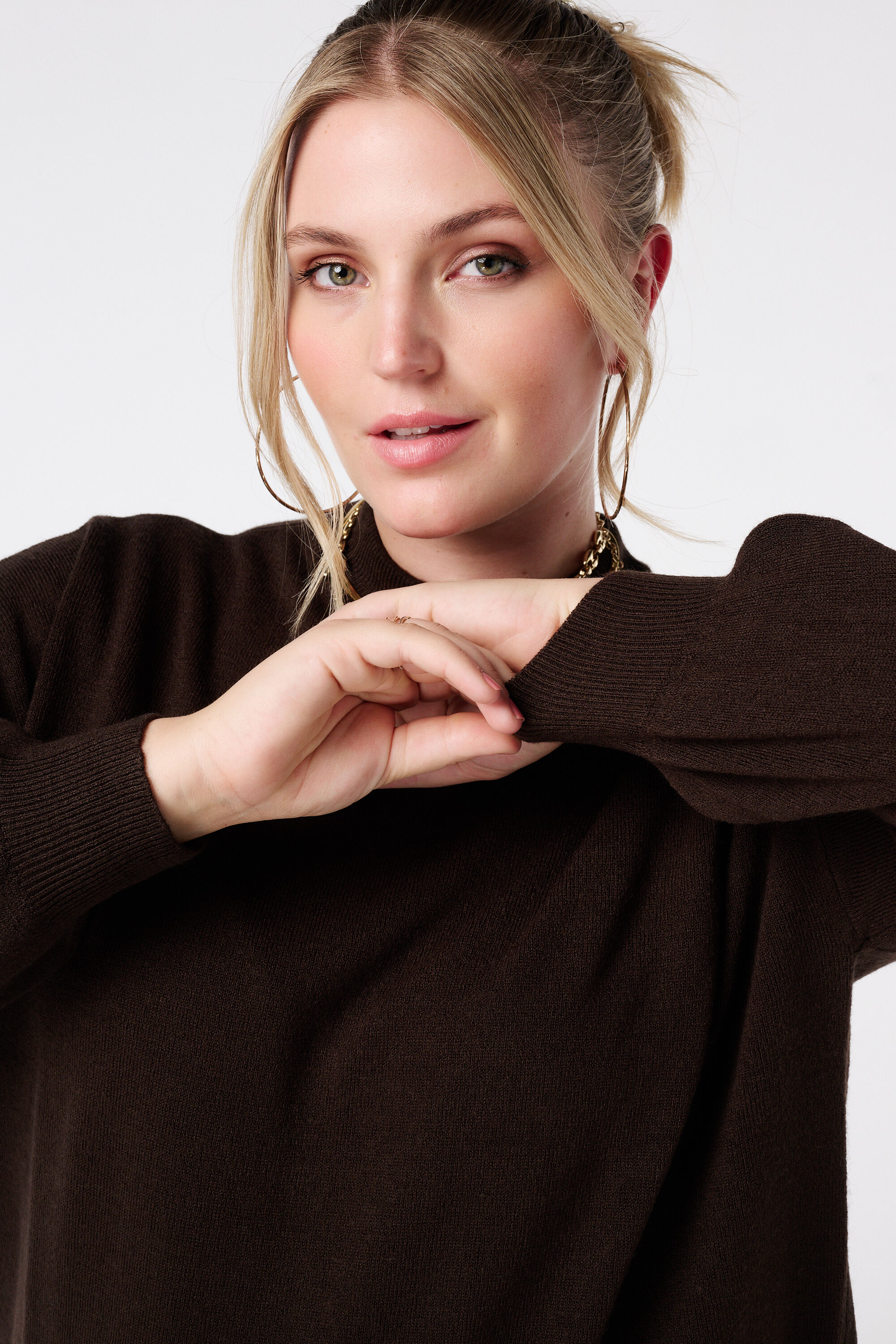 Fijn gebreide trui met ballonmouwen image number 4