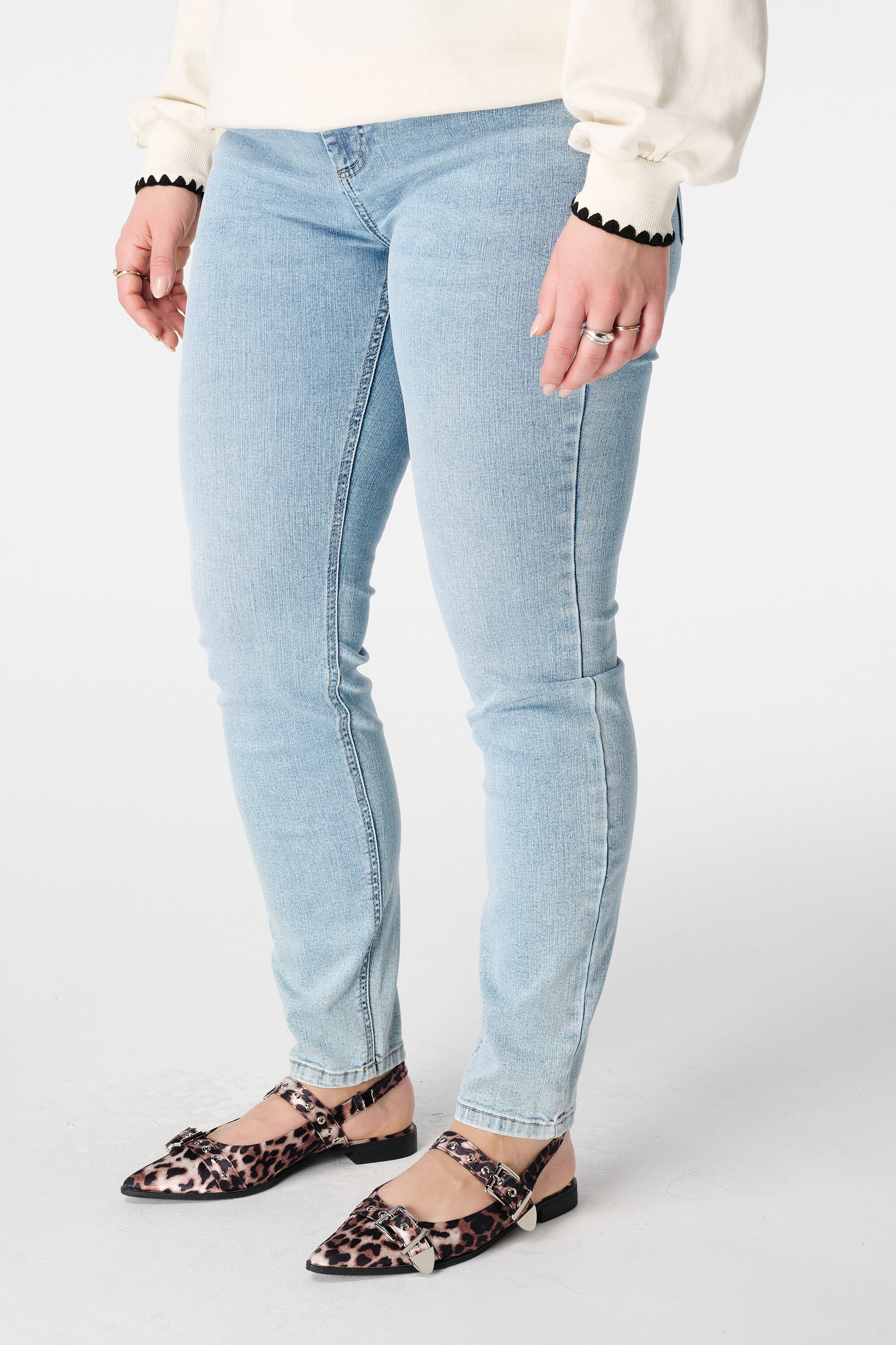 Slim leg jeans IRIS image number 5