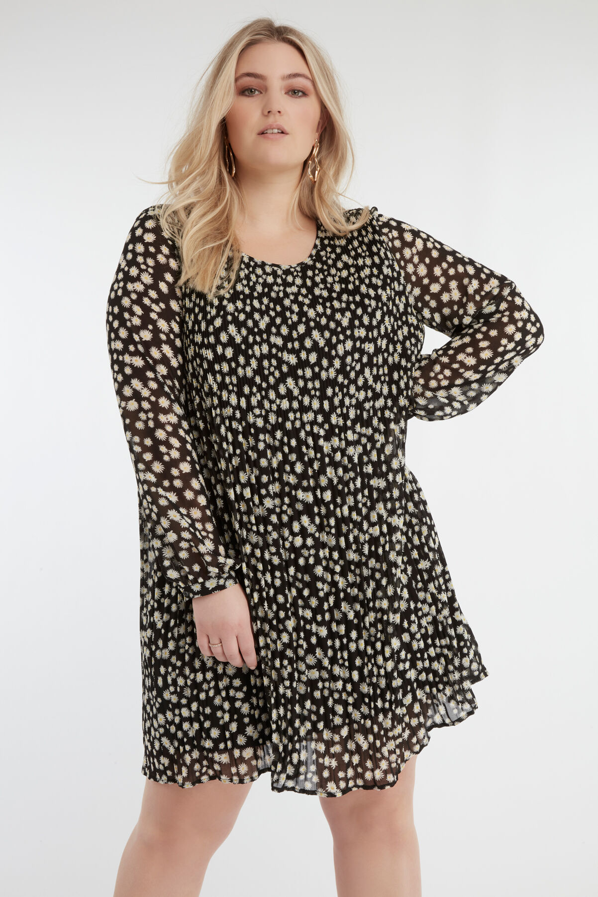 Bloemetjes pliss&eacute;jurk image number 6