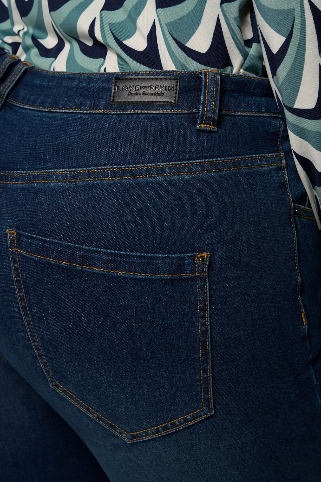 Flared jeans 28 inch image number 4