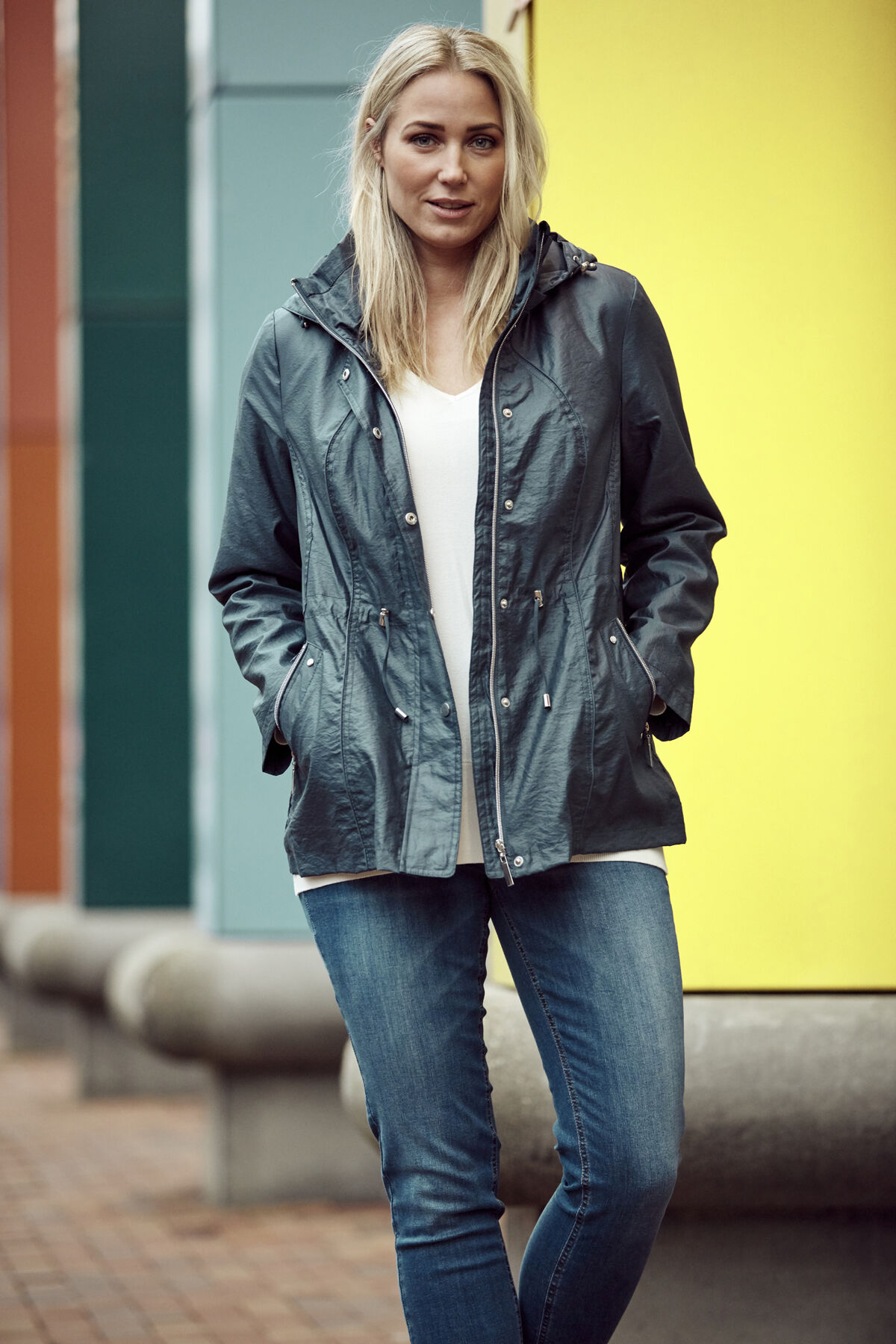 Tussenjas met afritsbare capuchon image number 5