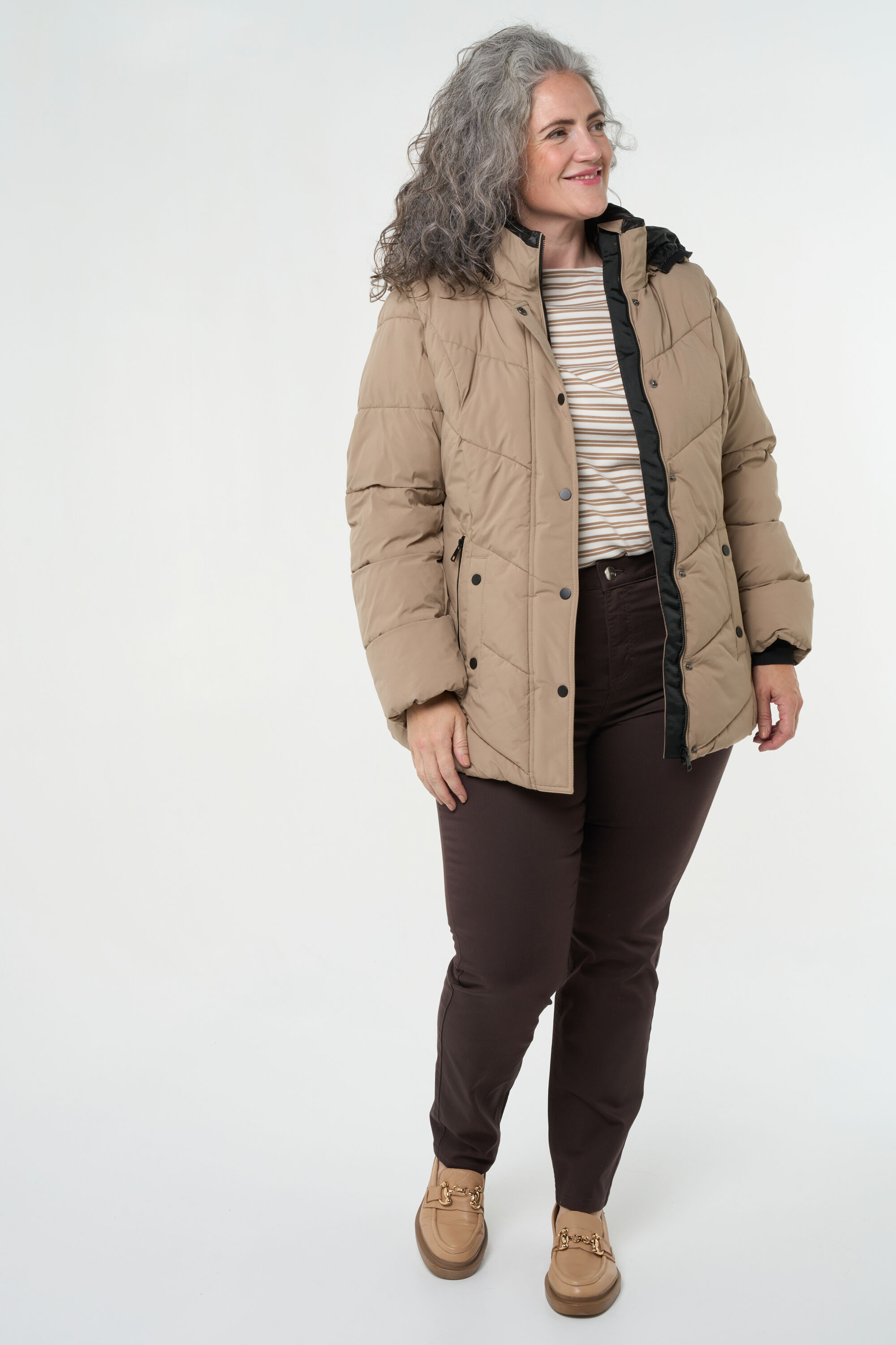 Gewatteerde jas met capuchon image number 7