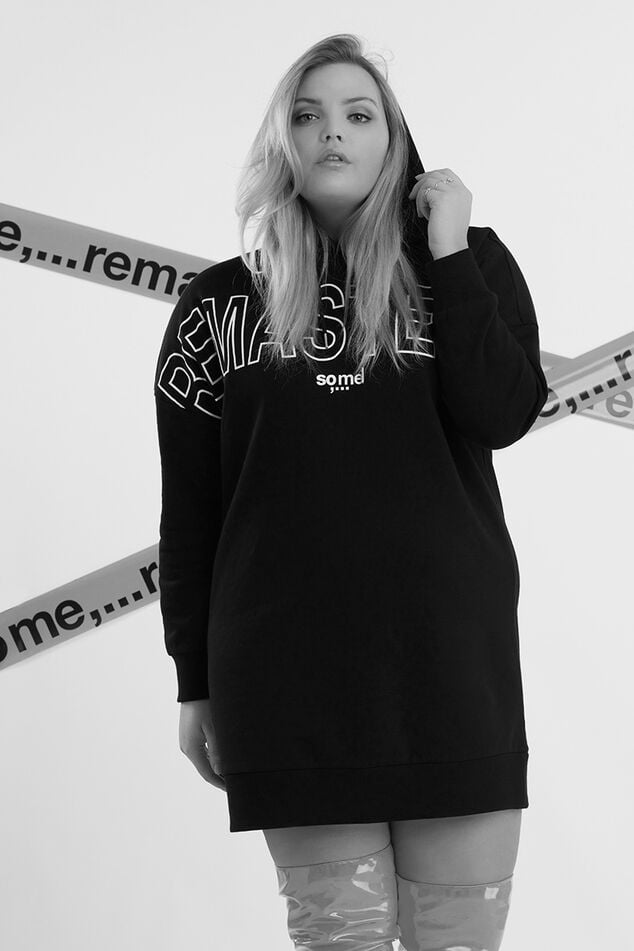 Sweaterdress met rubberopdruk image number 5