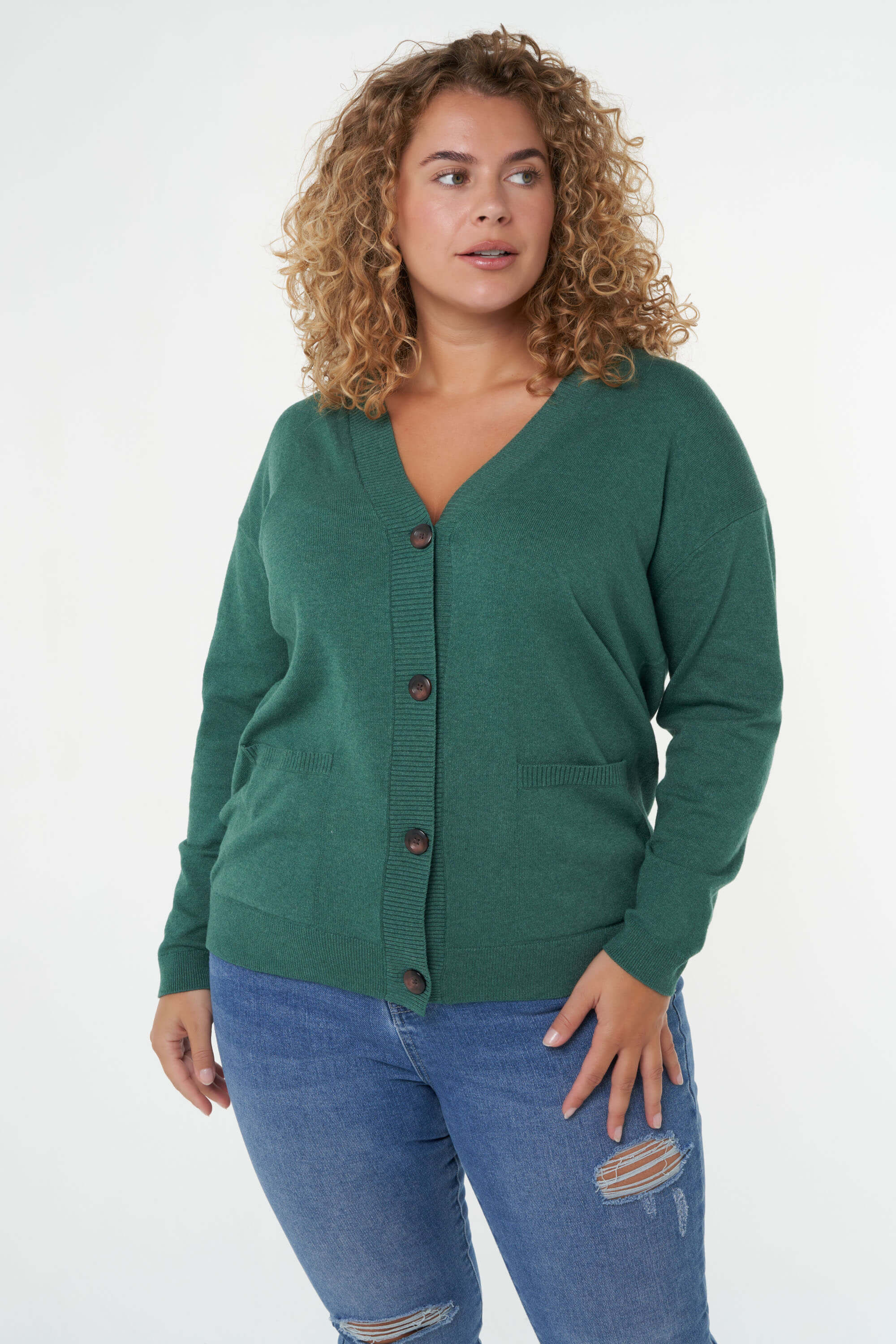 Fijngebreid vest met knopen image number 7