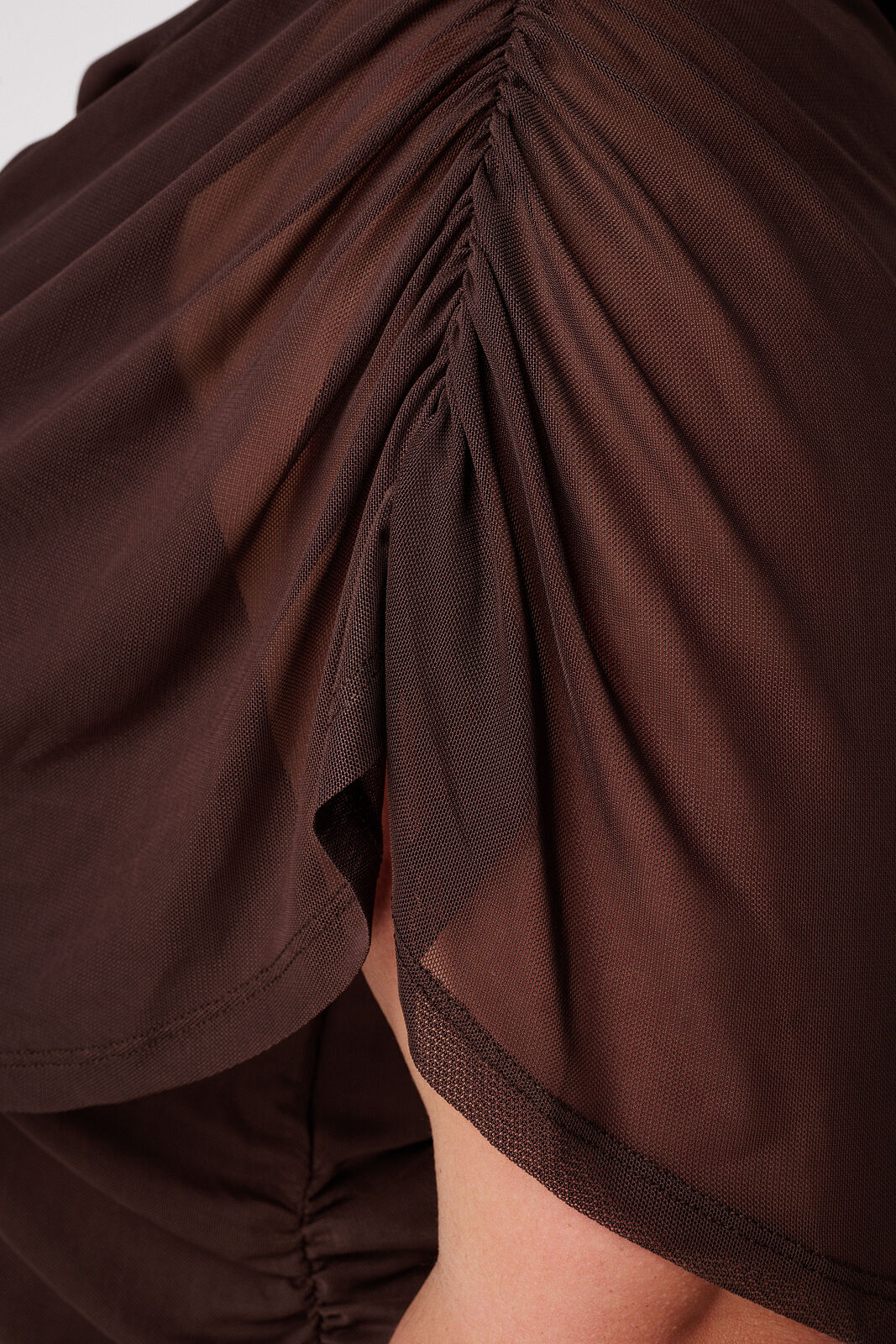 Mesh top met gedrapeerde mouwen image number 6