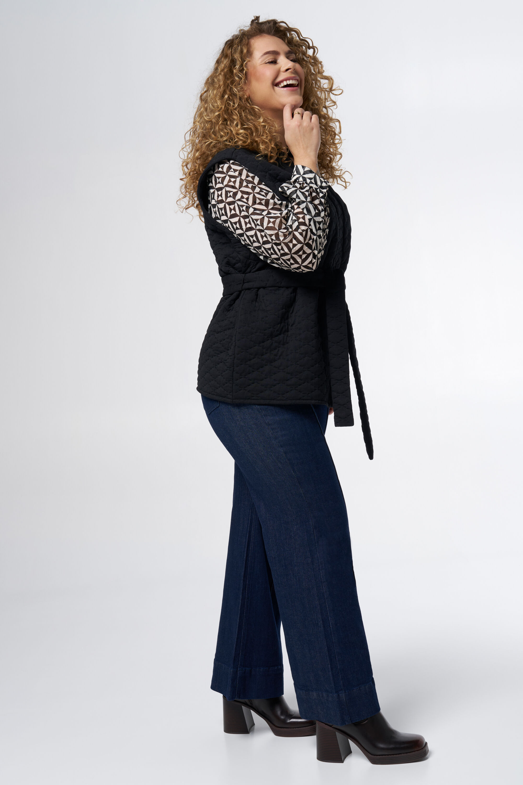 Ruimvallende gilet met ceintuur image number 5