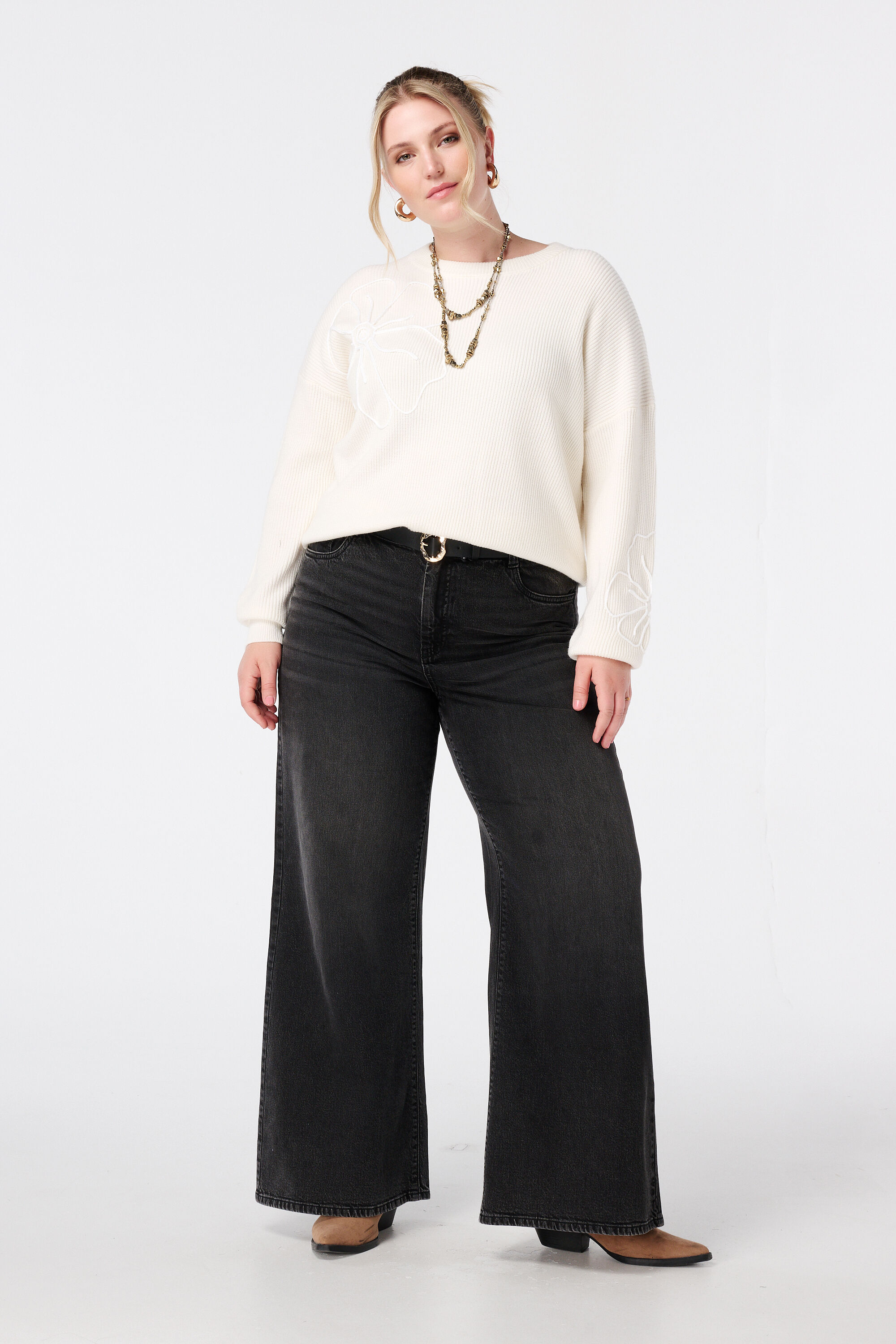 Trui met geborduurde bloemen image number 5