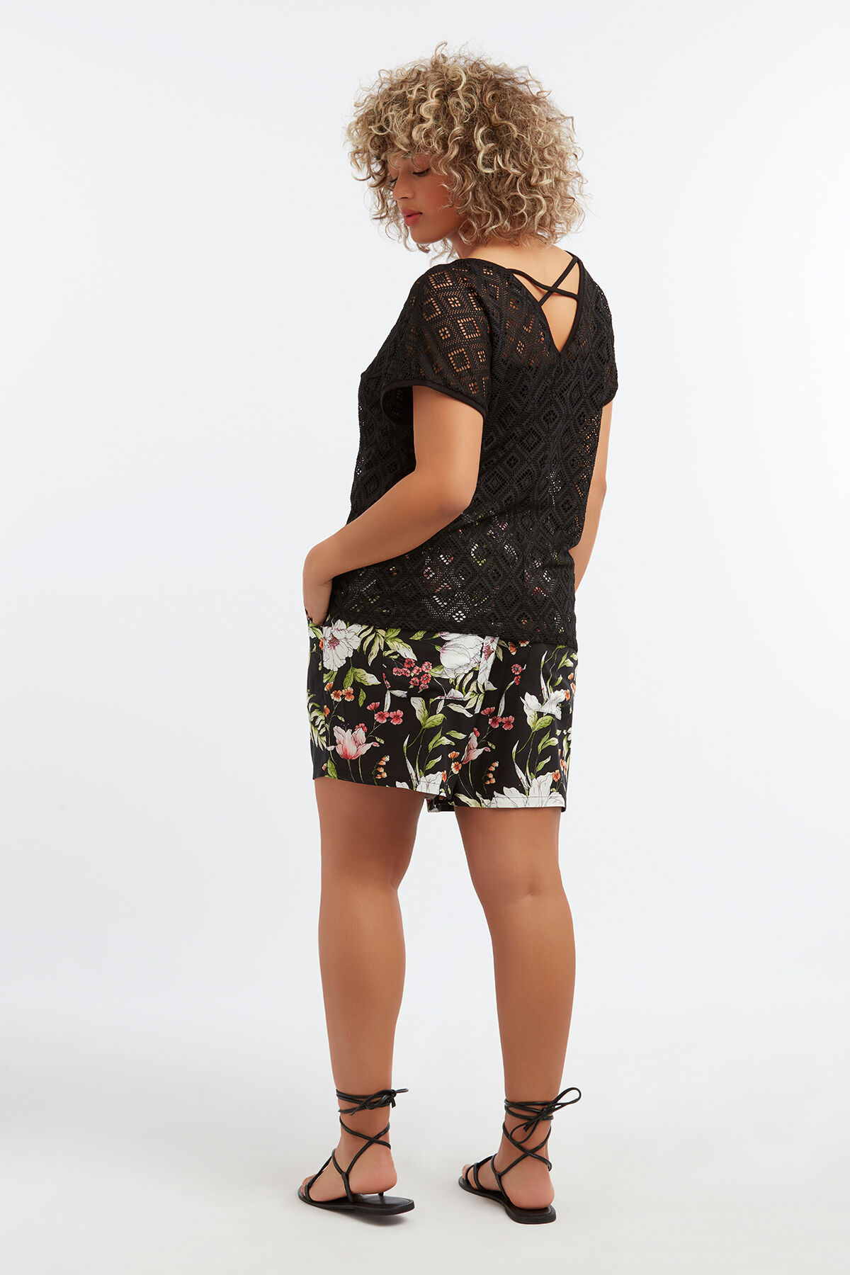 Opengewerkte top met kruisbandjes image number 4