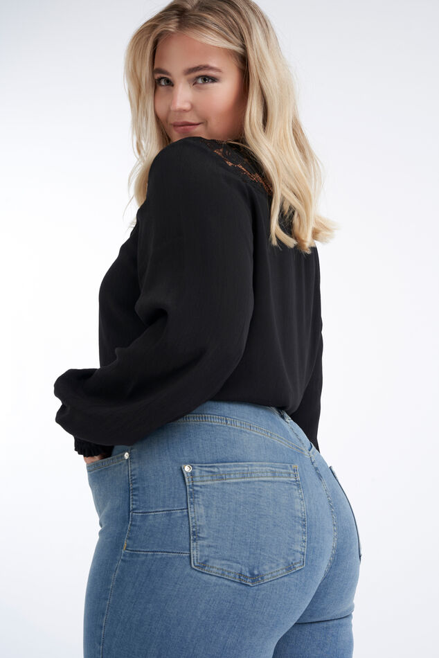 Shaping Skinny Jeans SCULPTS image number 3