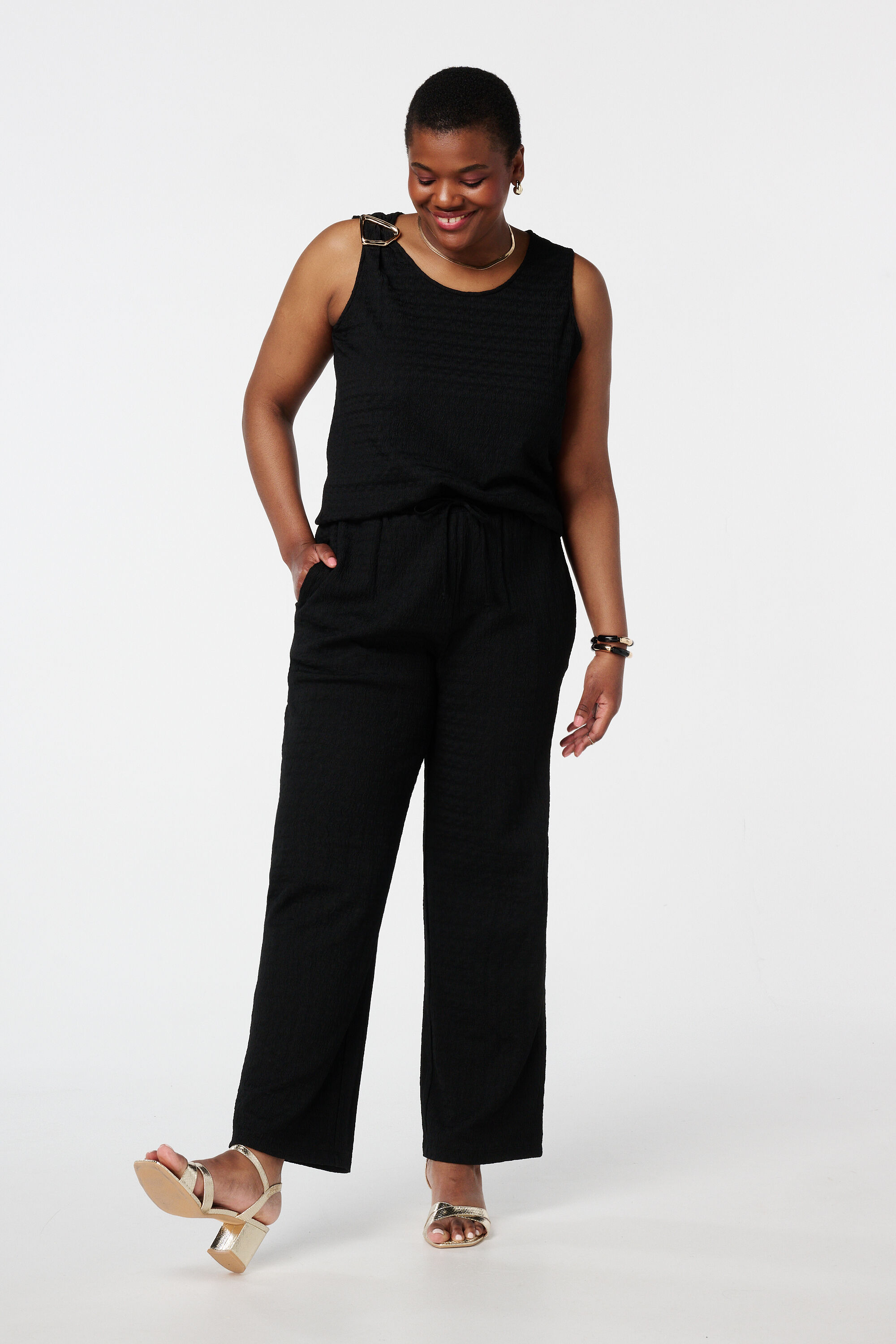 Zwarte top met siergesp en structuurstof image number 5