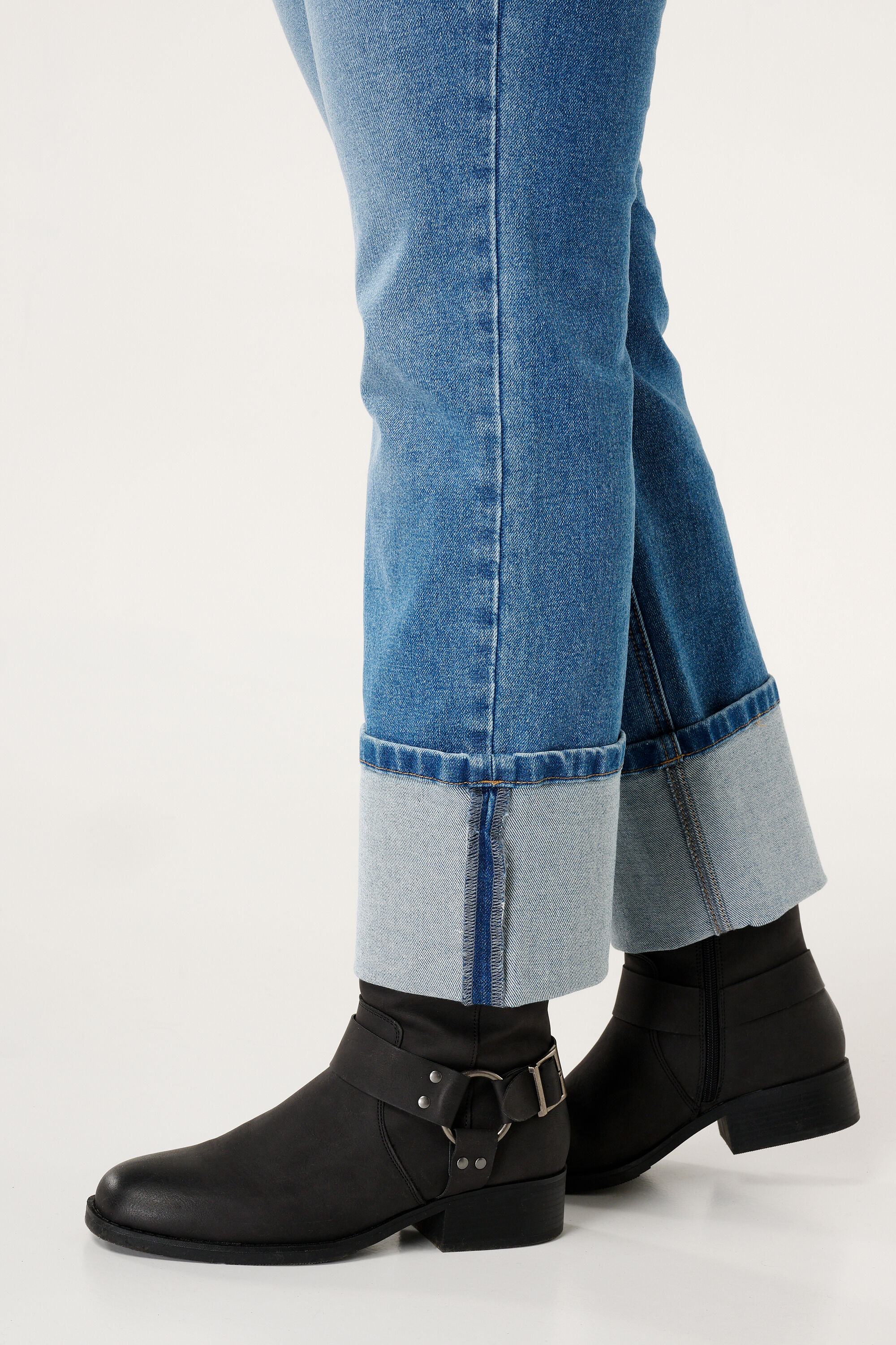 Jeans met rechte pijpen en omslag image number 4