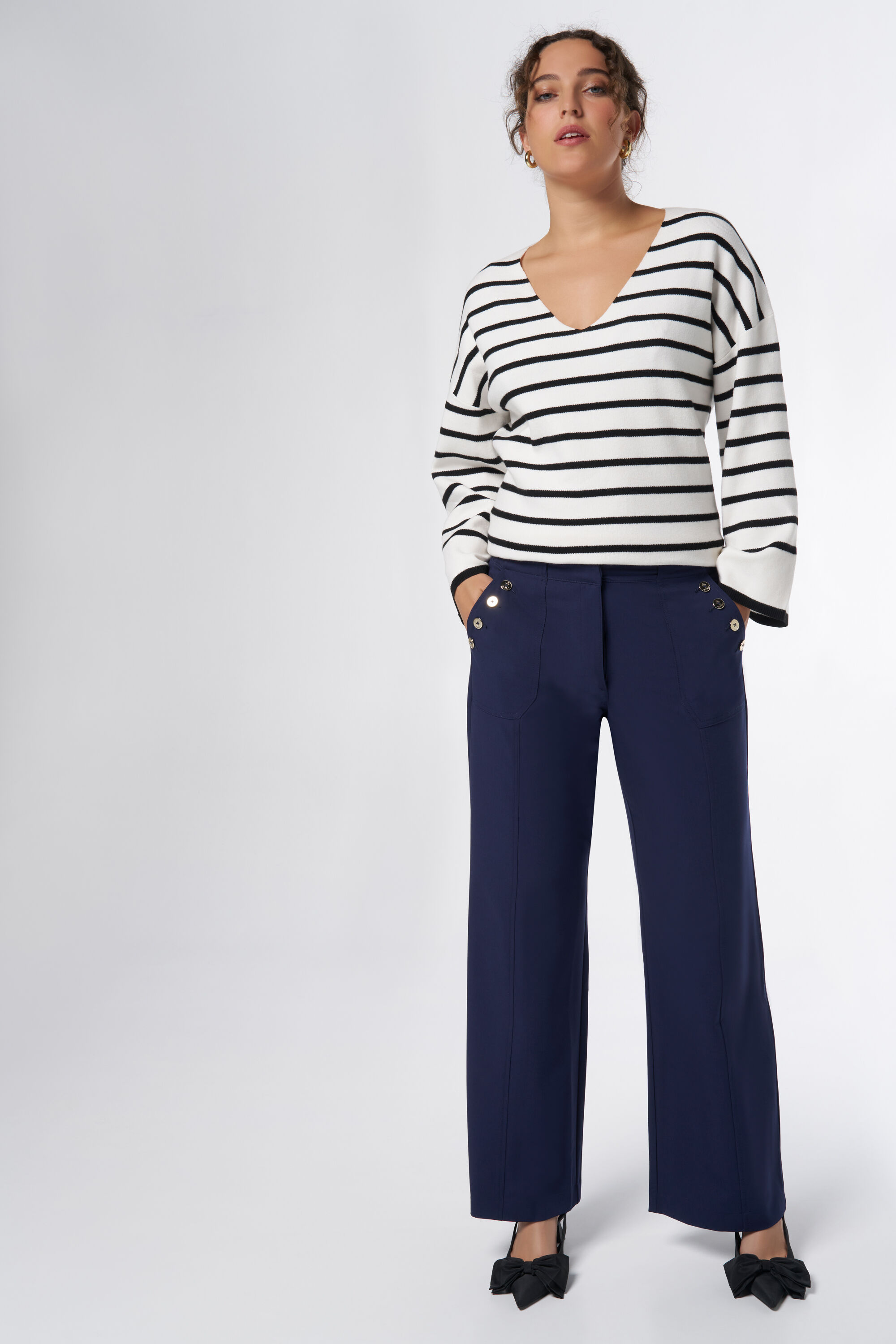 Wide leg broek met sierknopen image number 6