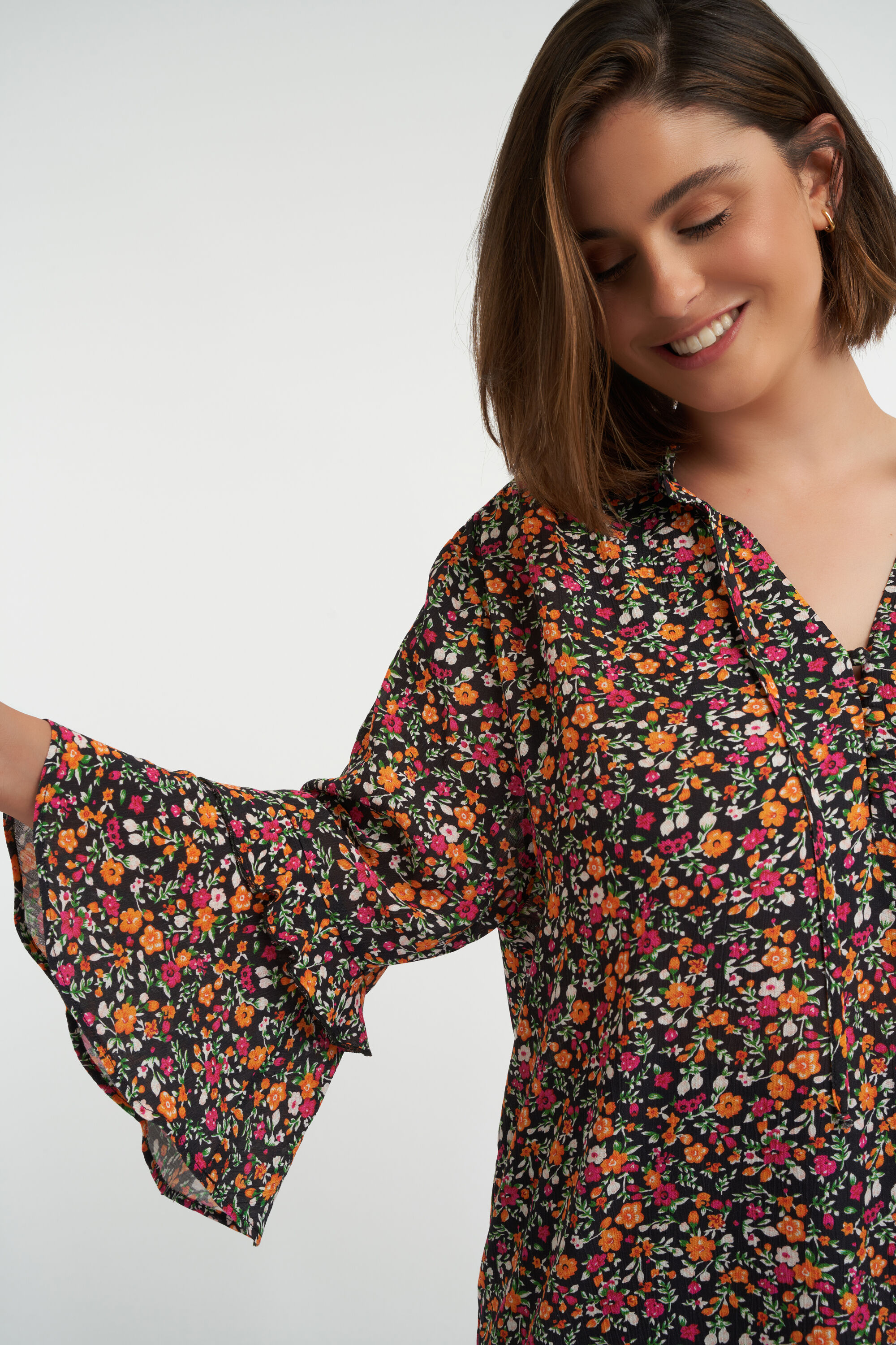 Blouse met volants en knoopjes image number 5