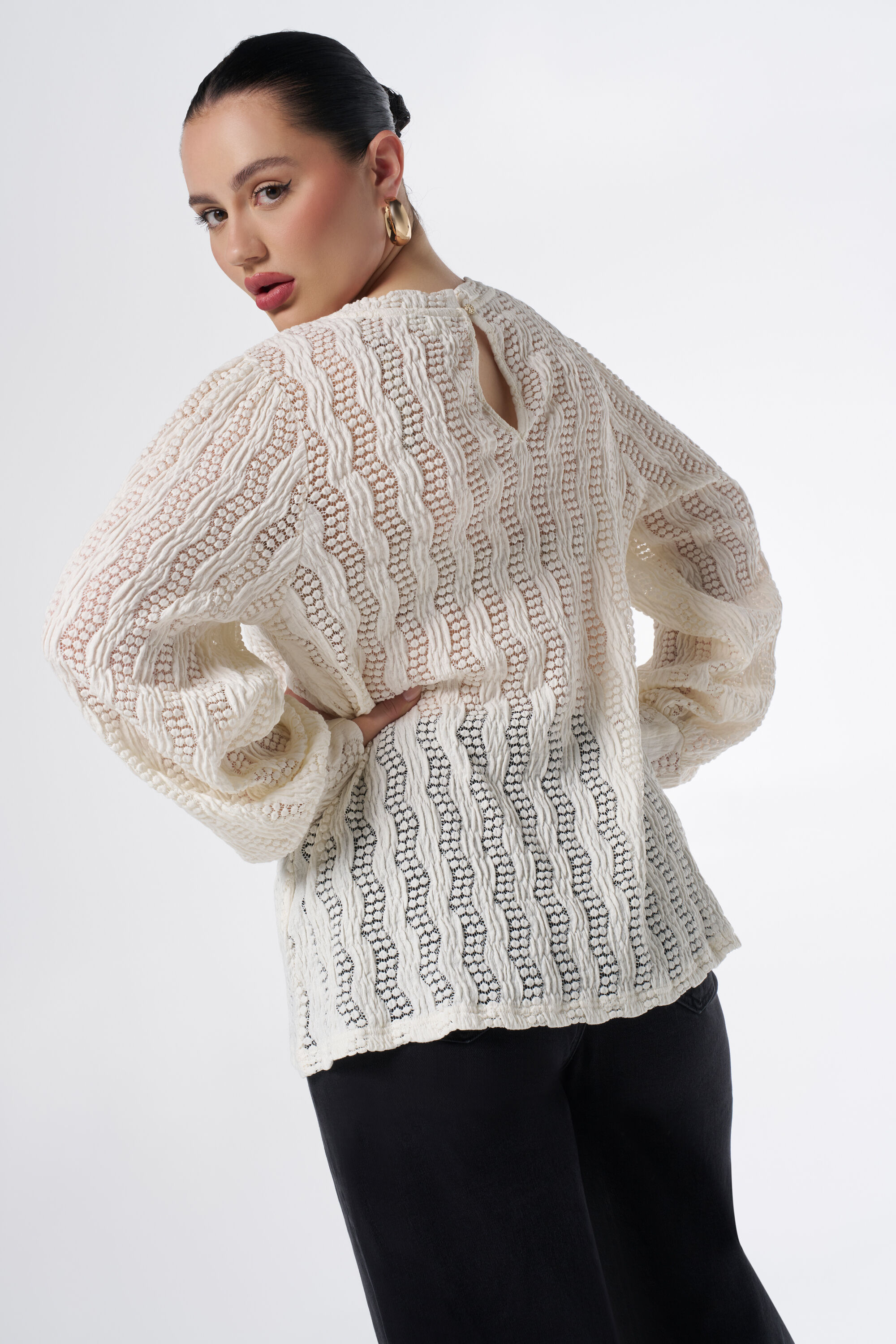 Top met opengewerkte borduursels image number 3