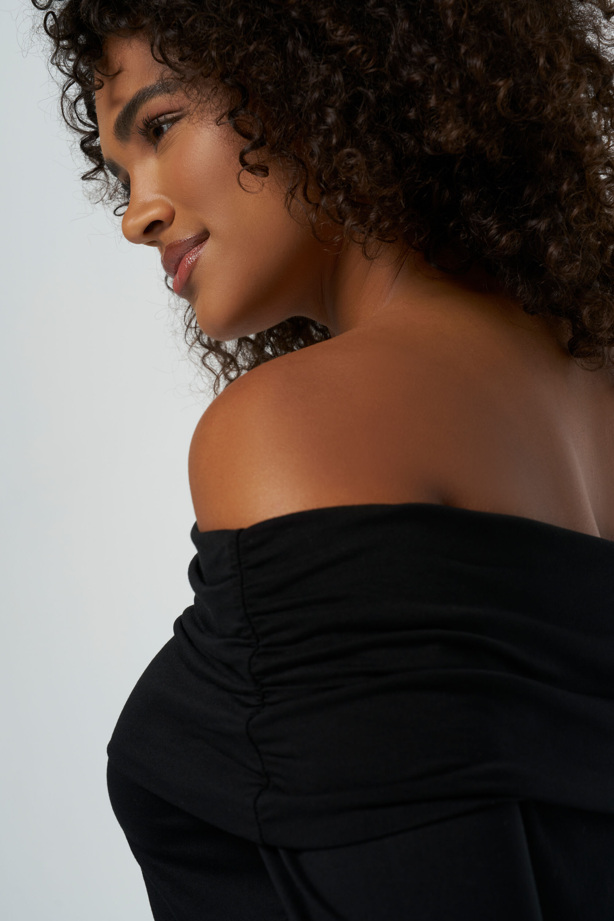 Off-shoulder top image number 4