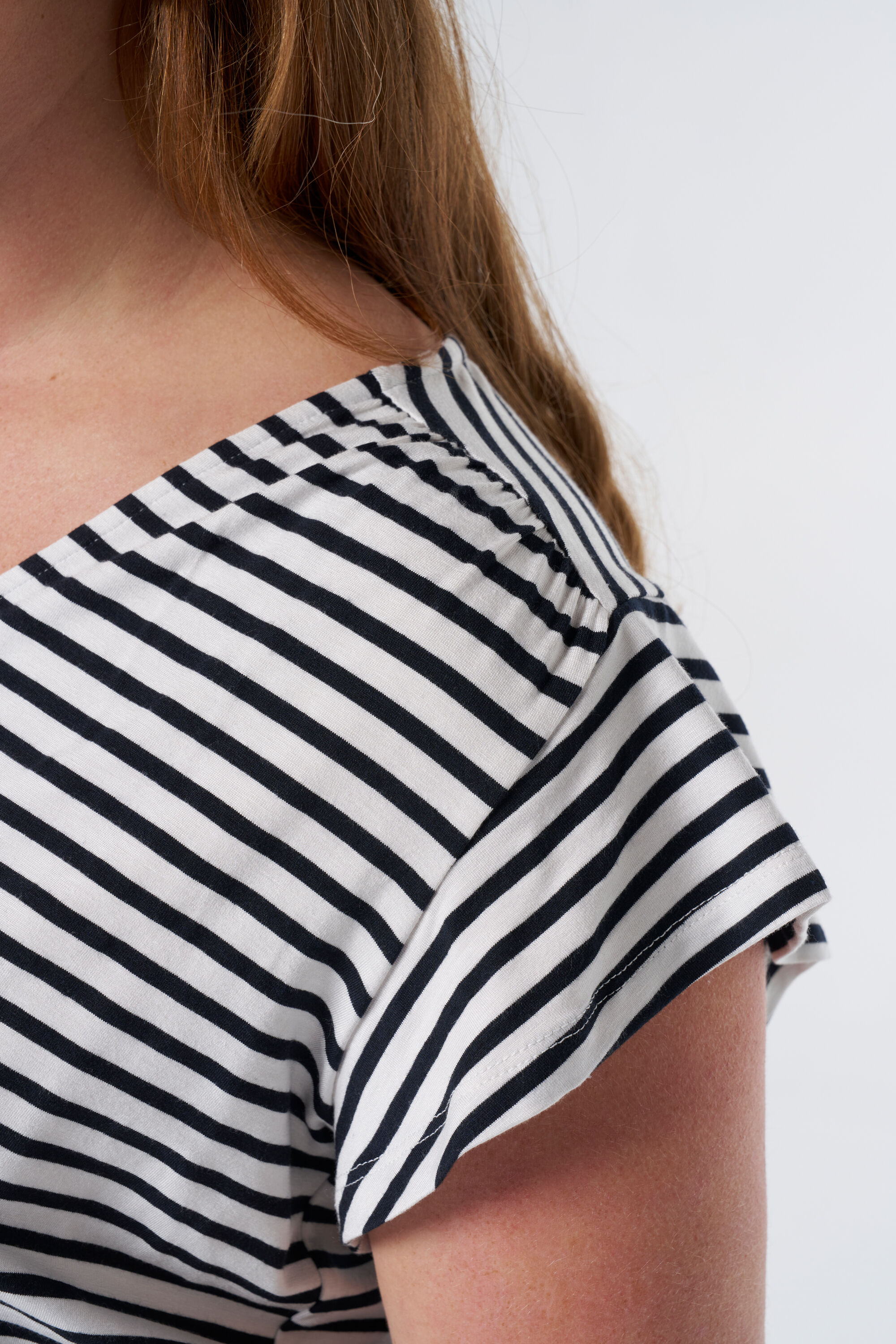 Gestreepte top met knoop image number 4