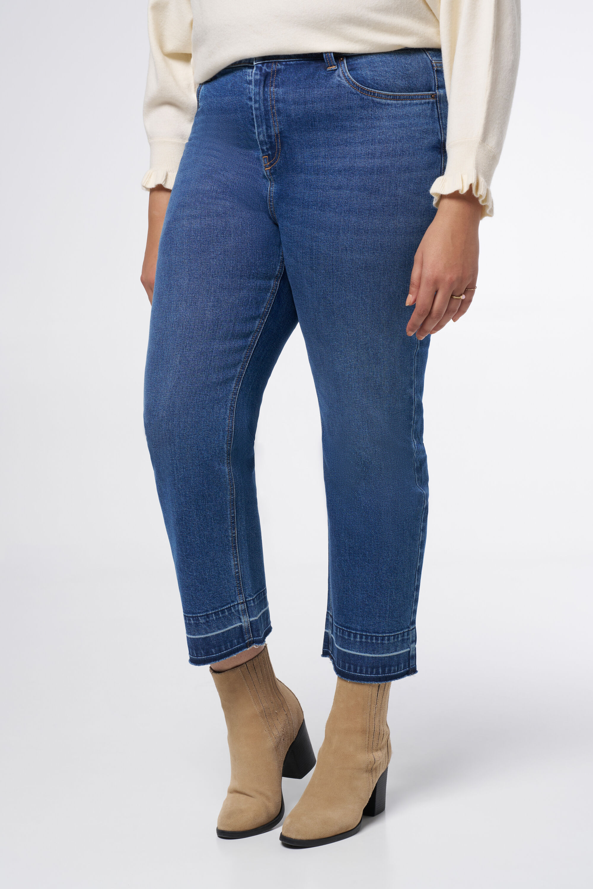 Straight cropped jeans image number 5