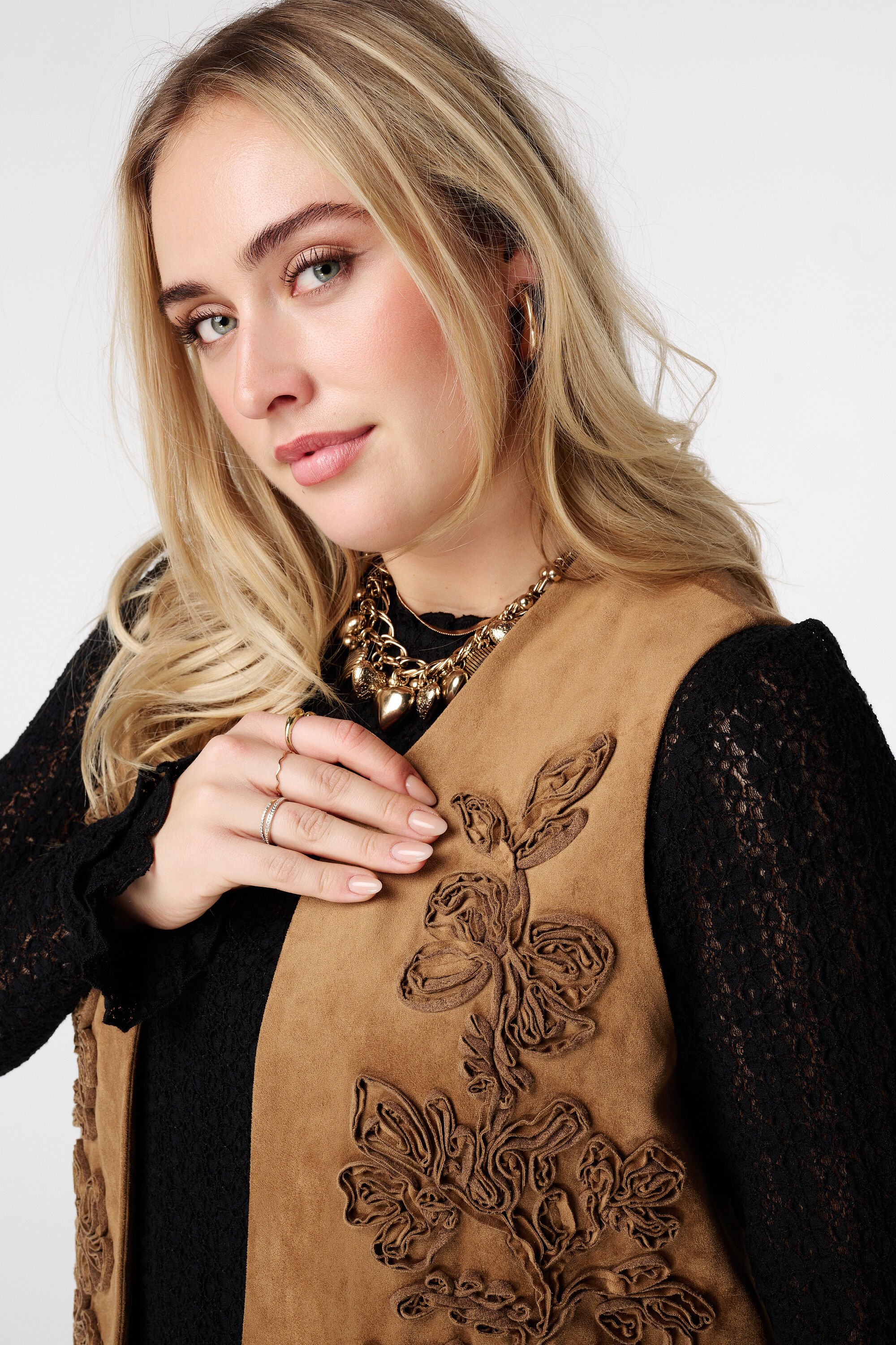 Su&egrave;dine gilet met borduursel image number 4