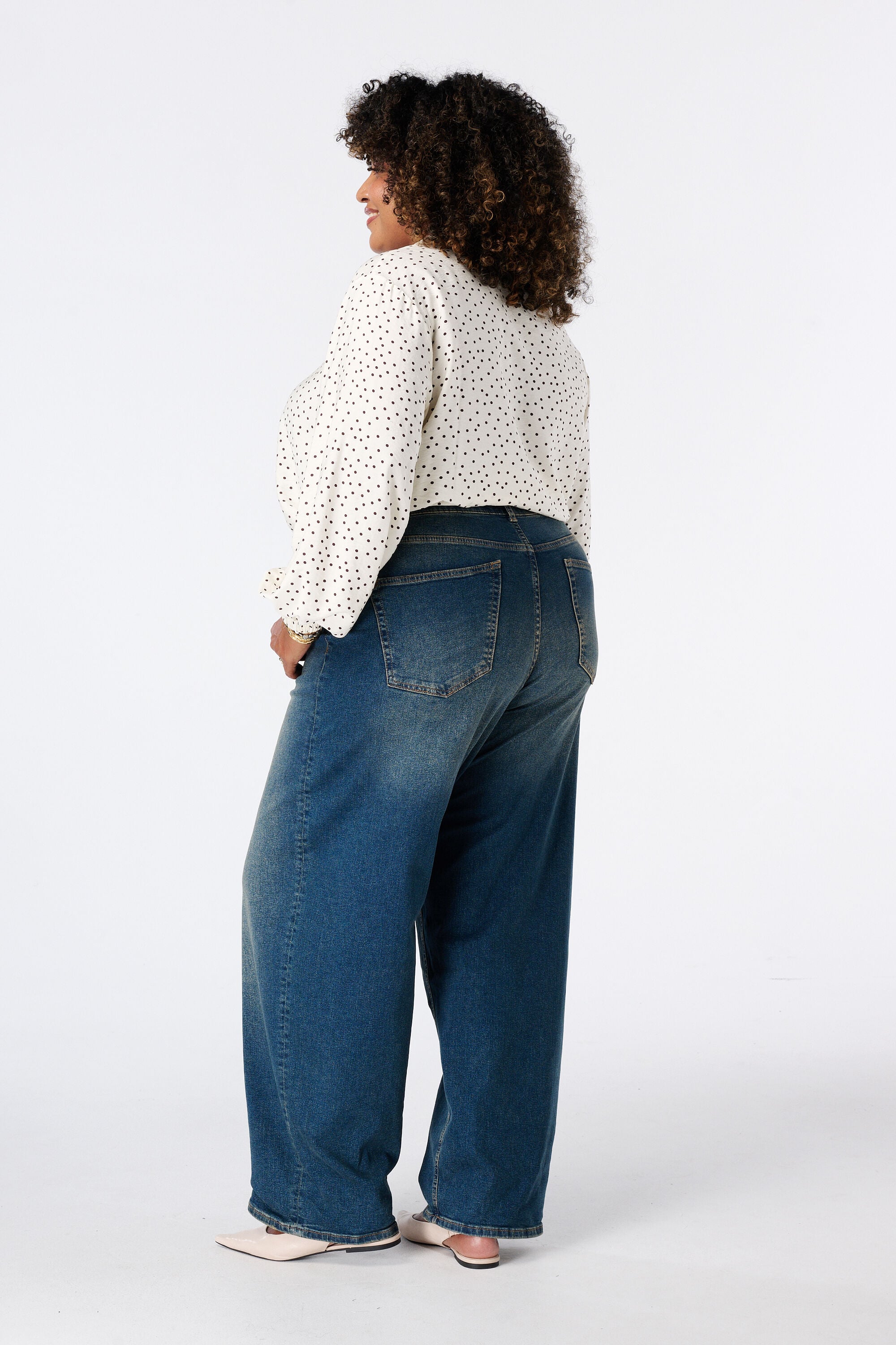 Barrel jeans image number 3