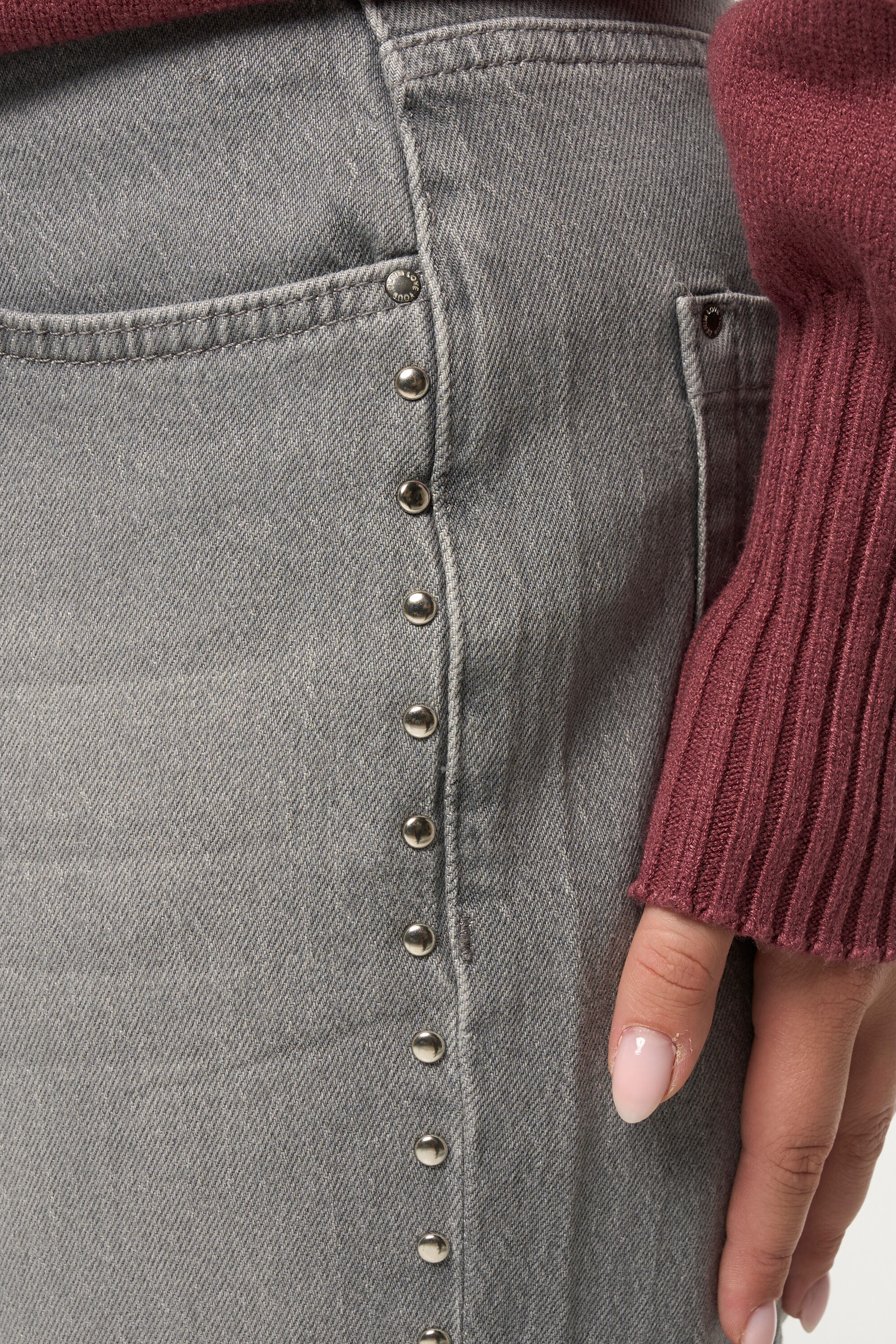 Straight leg jeans met studs image number 4