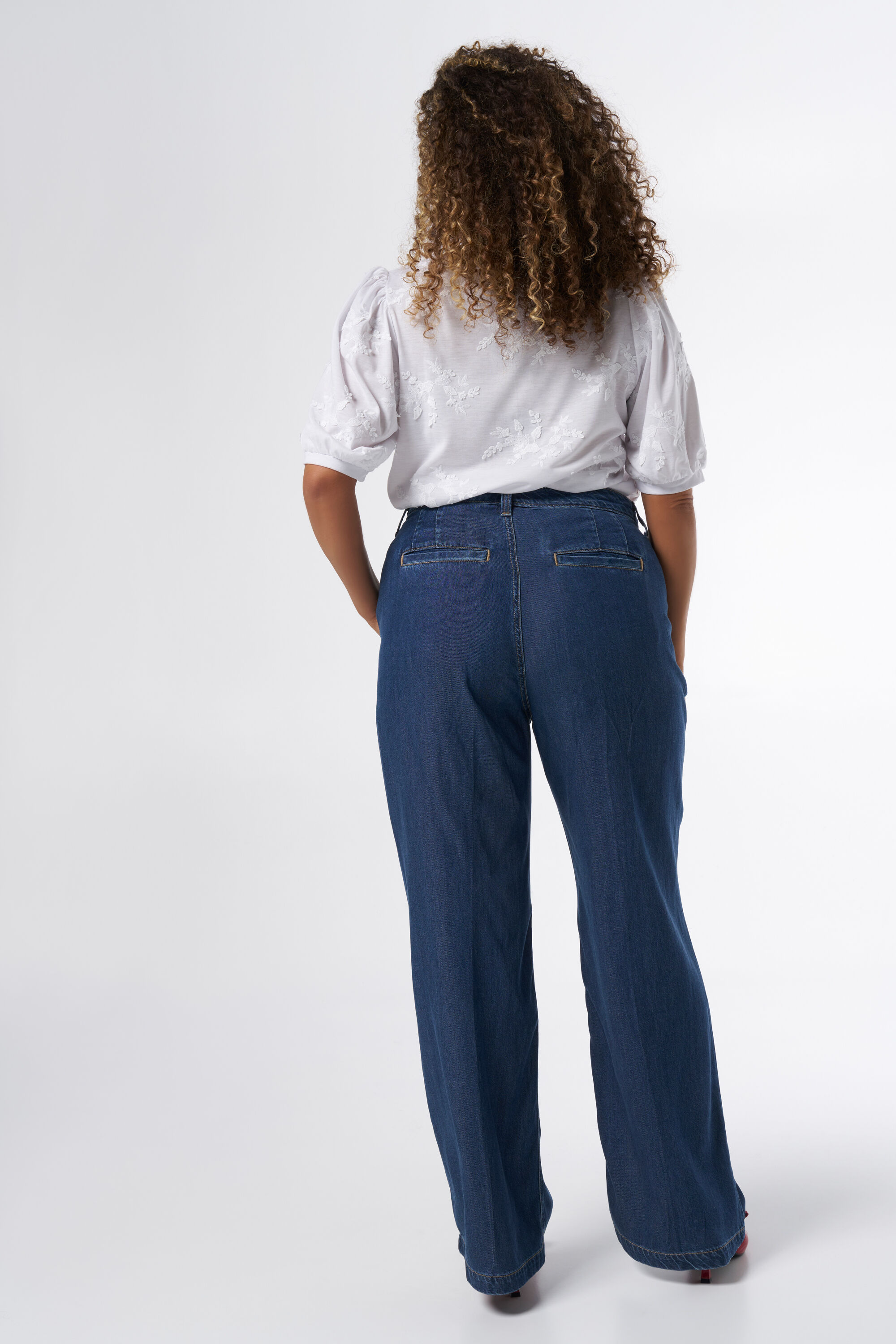 Wide leg jeans image number 3