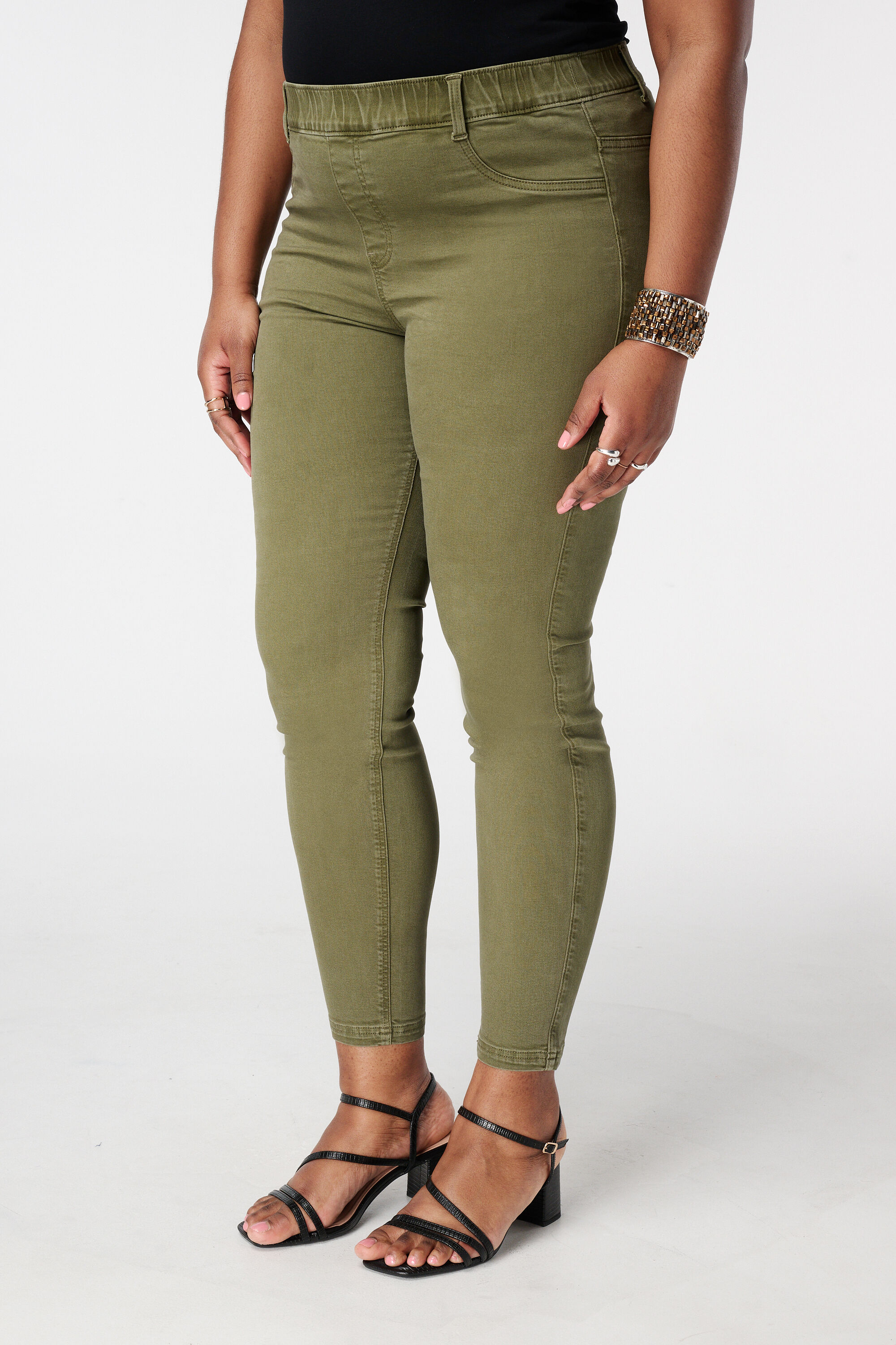 Tregging in jeans look image number 5