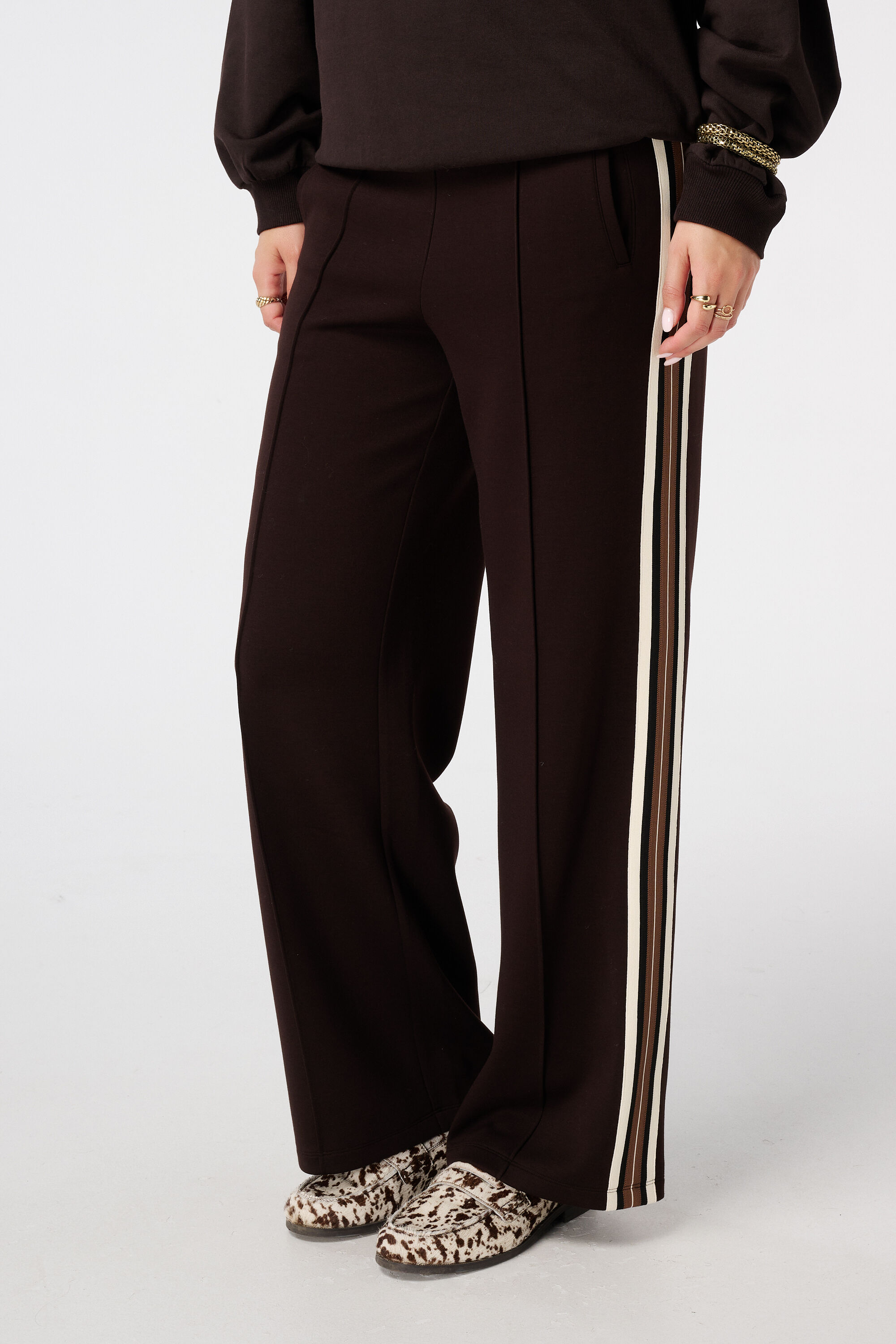 wide fit pantalon met bies aan de zijkant image number 5