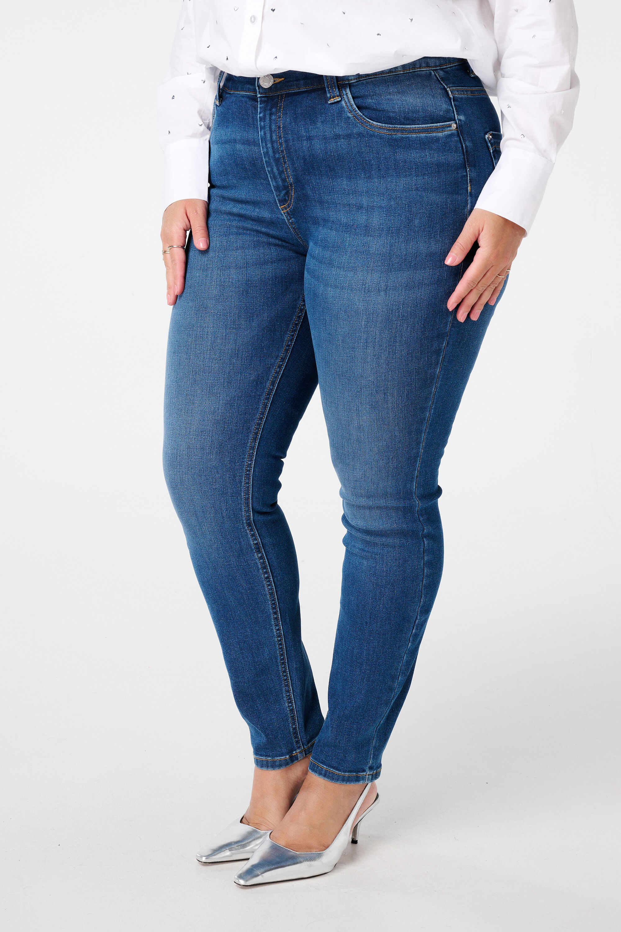 Slim leg jeans IRIS image number 5