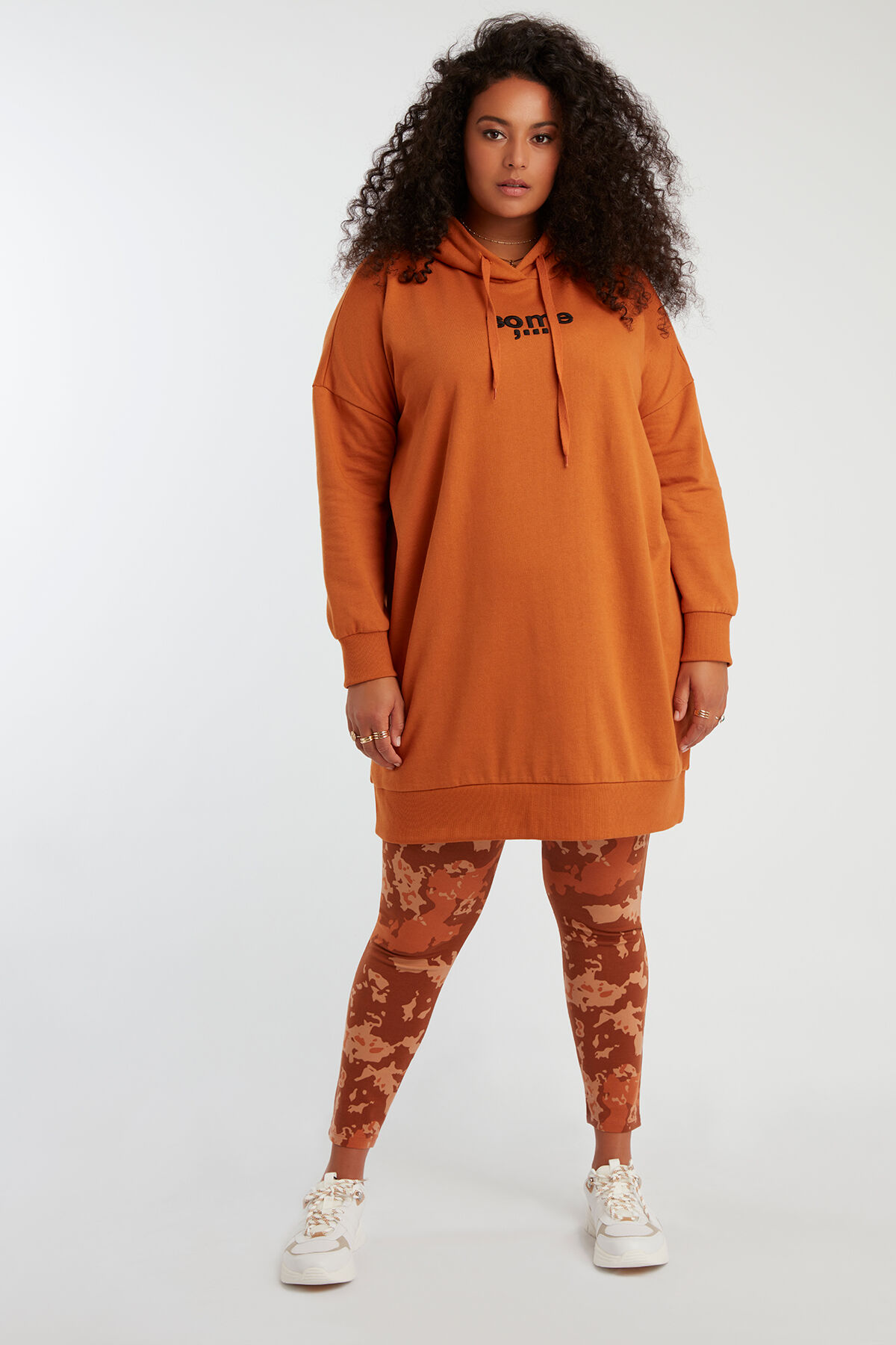 Sweater jurk met capuchon image number 3