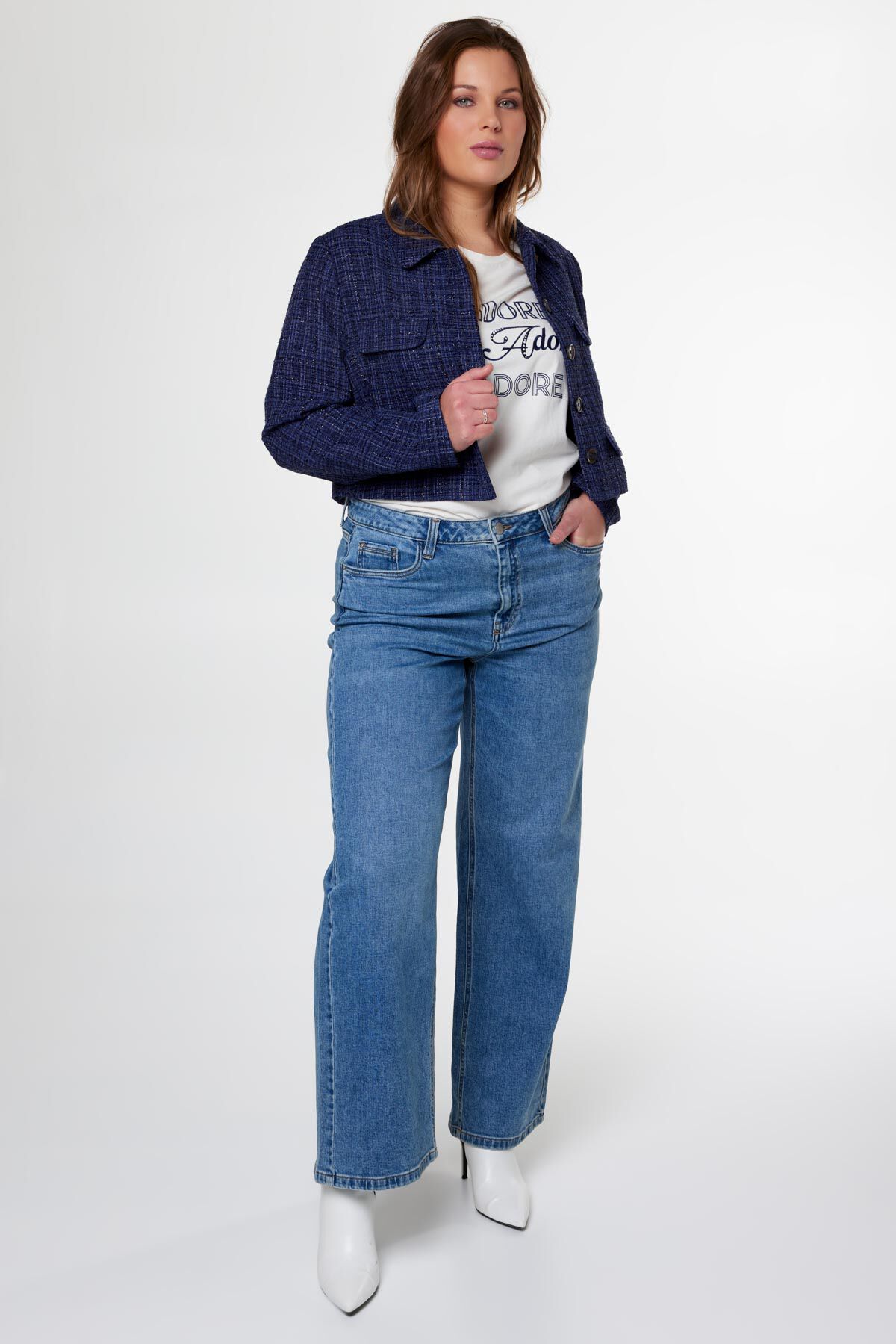 Korte blazer met glitter details image number 6