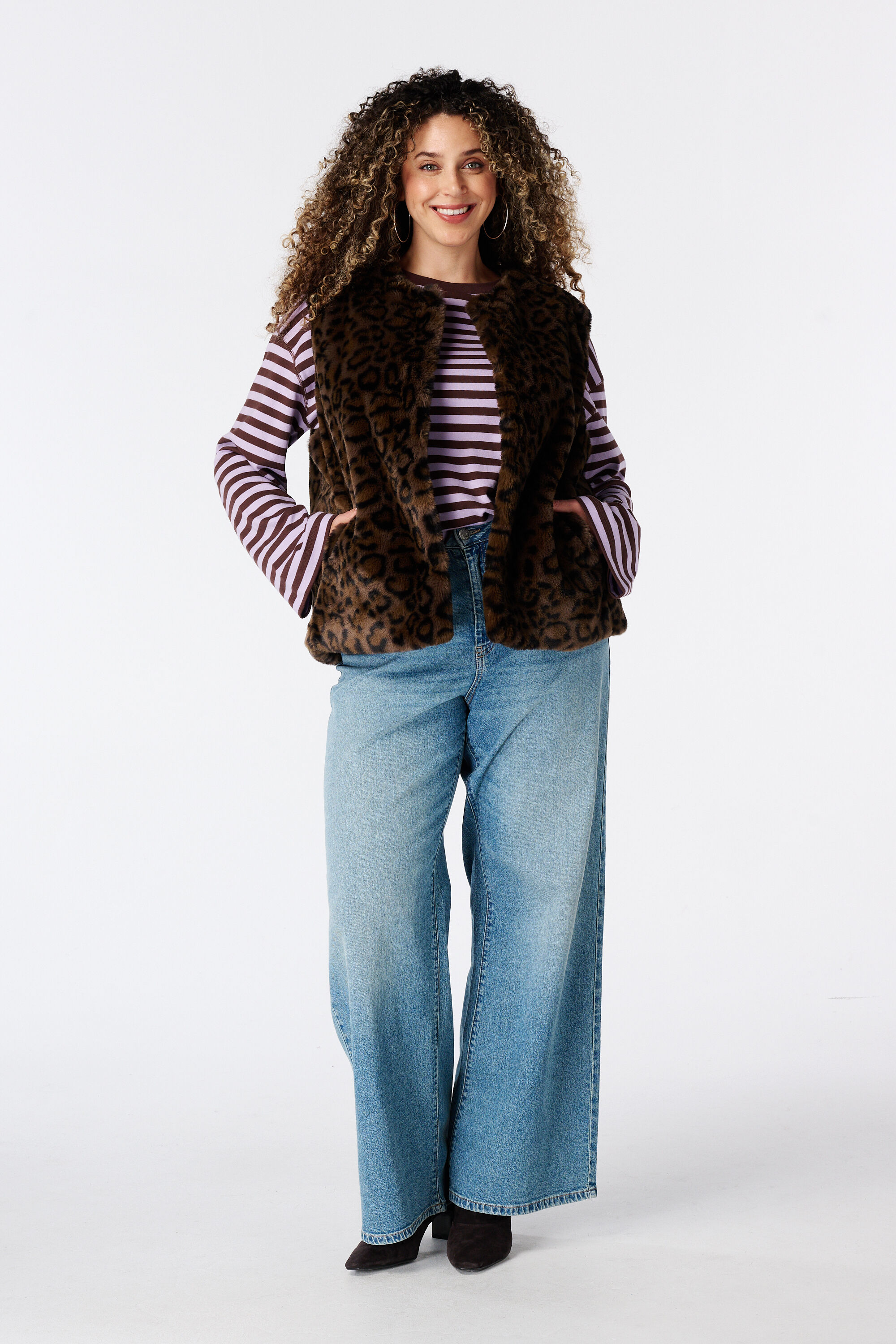 Fuzzy gilet image number 5