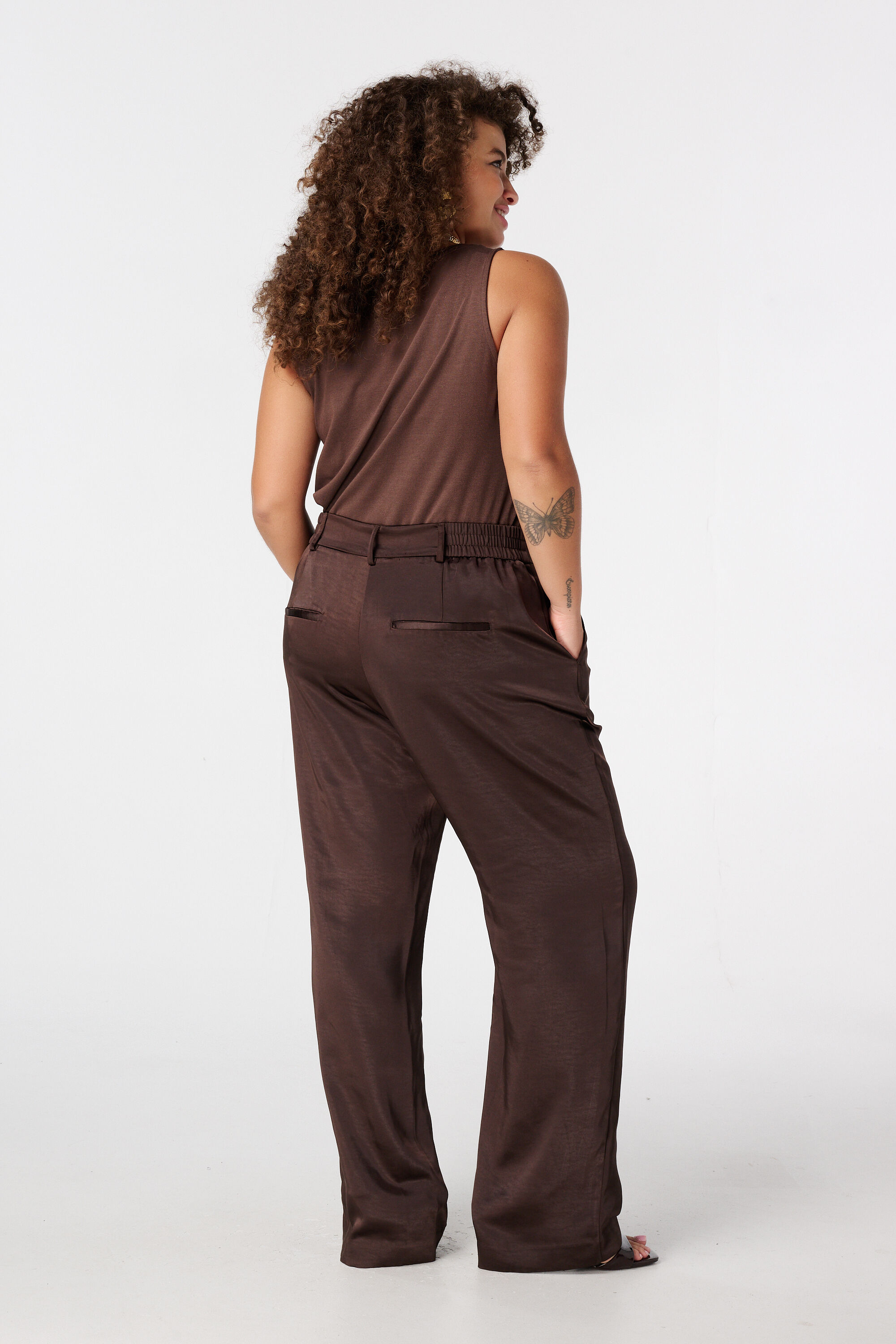 Satijnen broek met gouden knoopsluiting image number 3