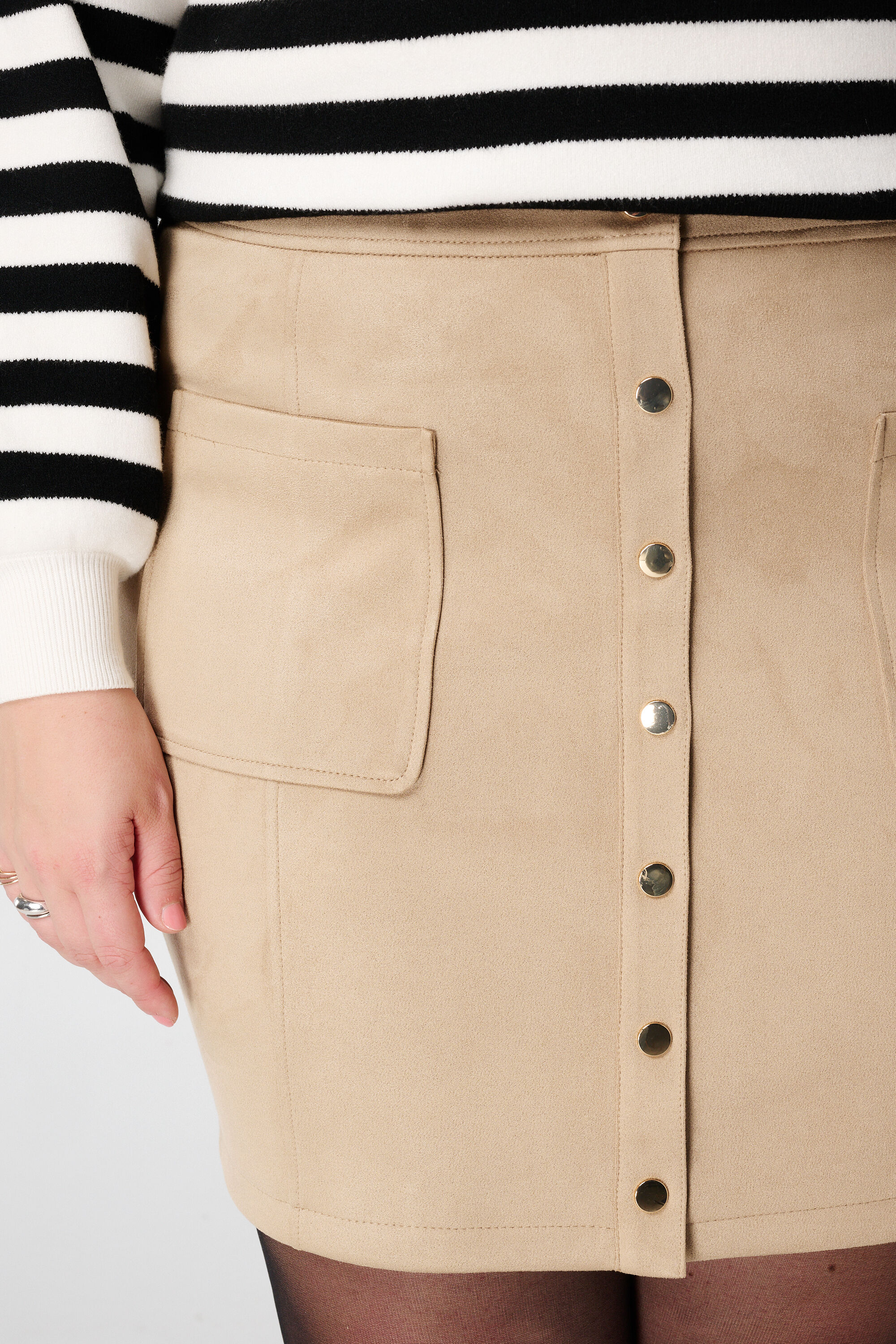 Su&egrave;dine rokje met knoopsluiting image number 4