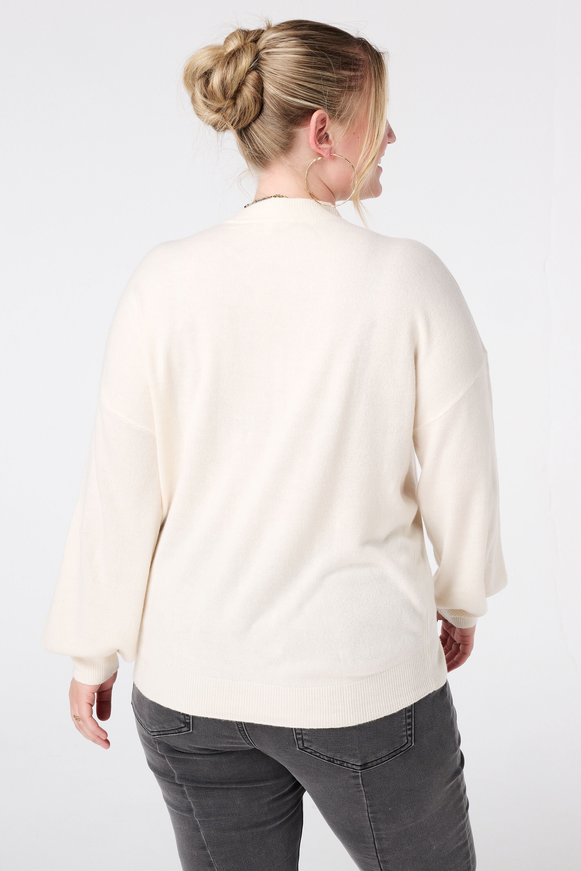 Fijn gebreide trui met ballonmouwen image number 3