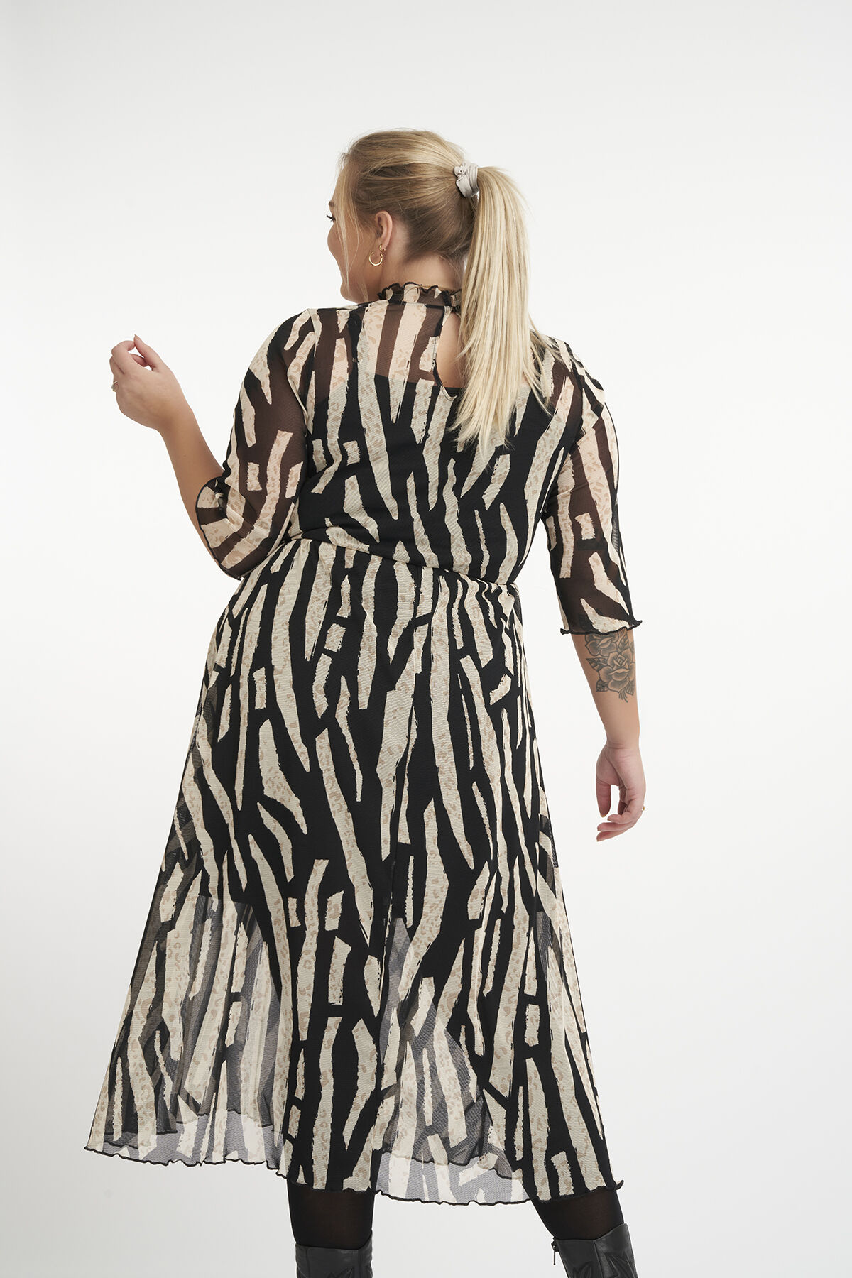 Jurk van semi-transparante stof image number 4