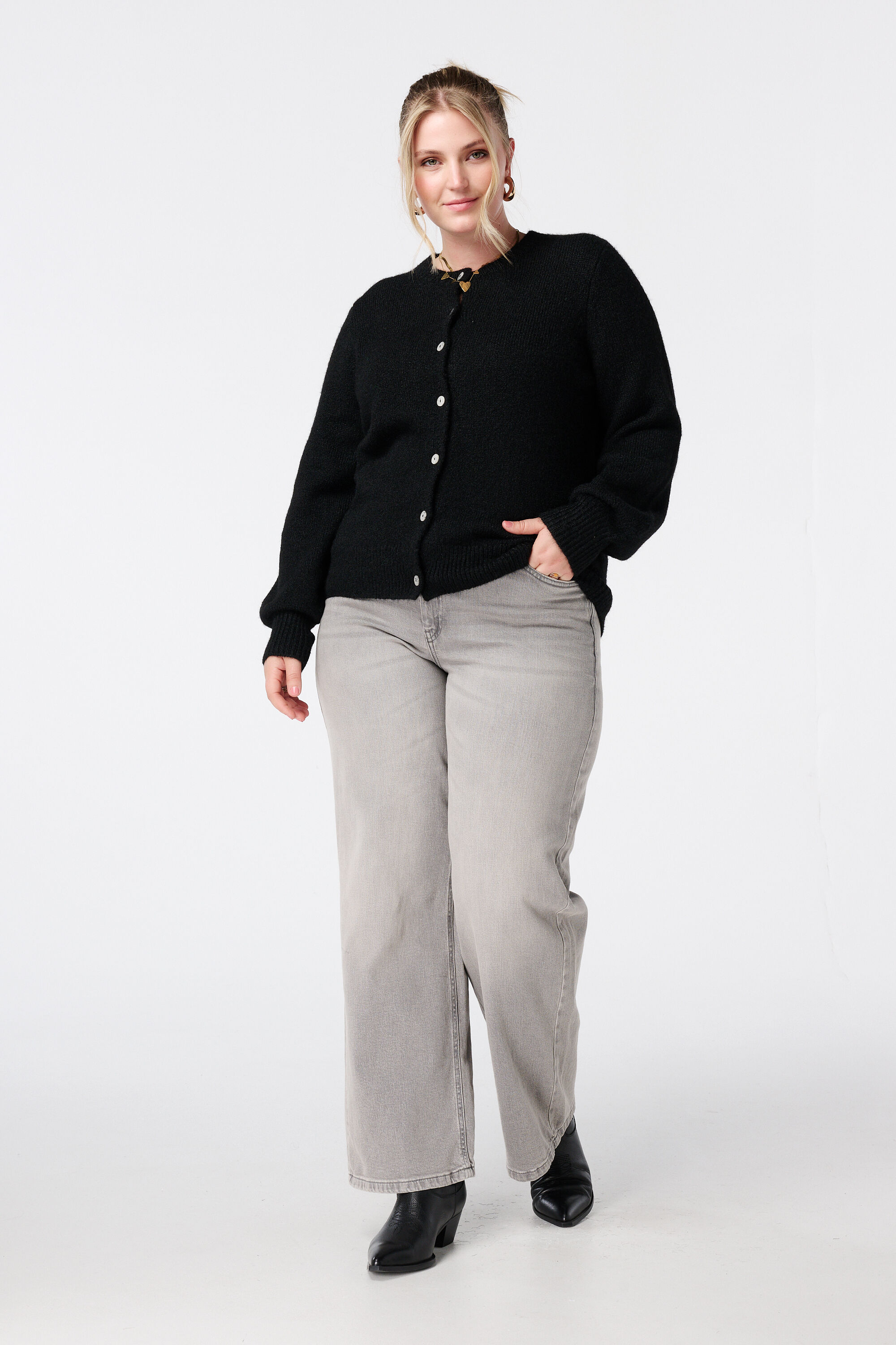 Fijn gebreid vest met knoopsluiting image number 5