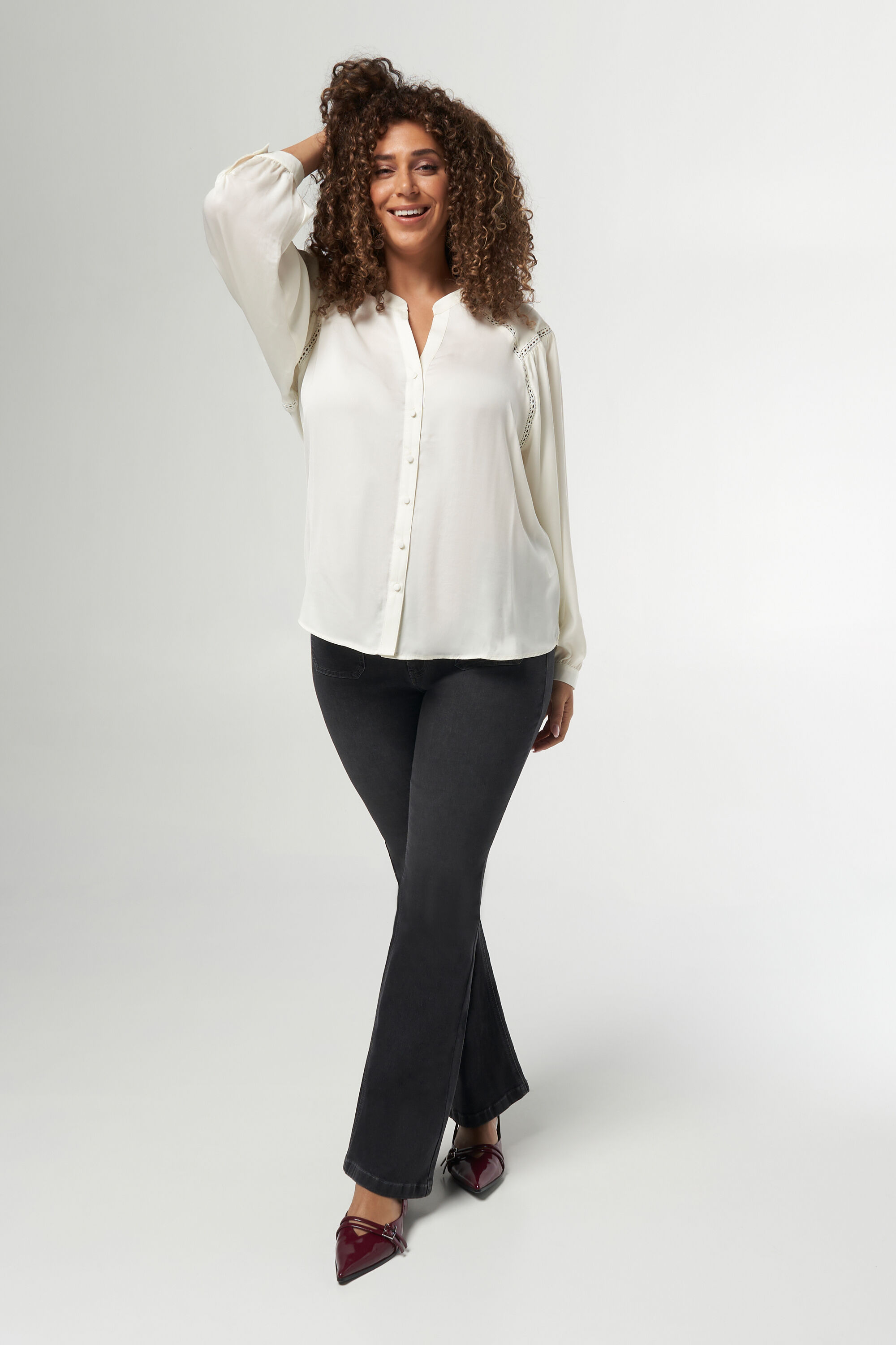 Blouse met broderie details image number 5