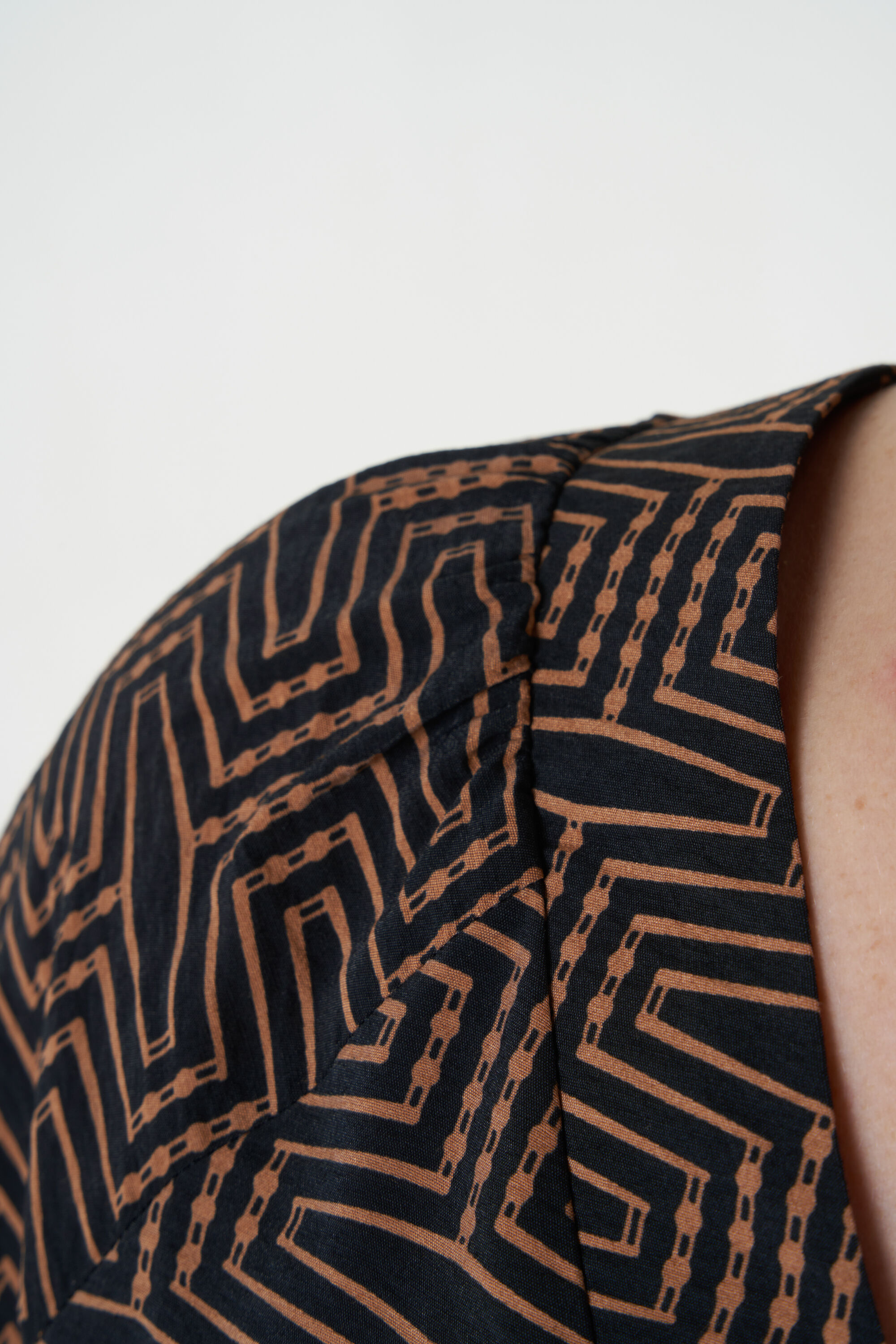 V-hals blouse met korte mouwen en print image number 5