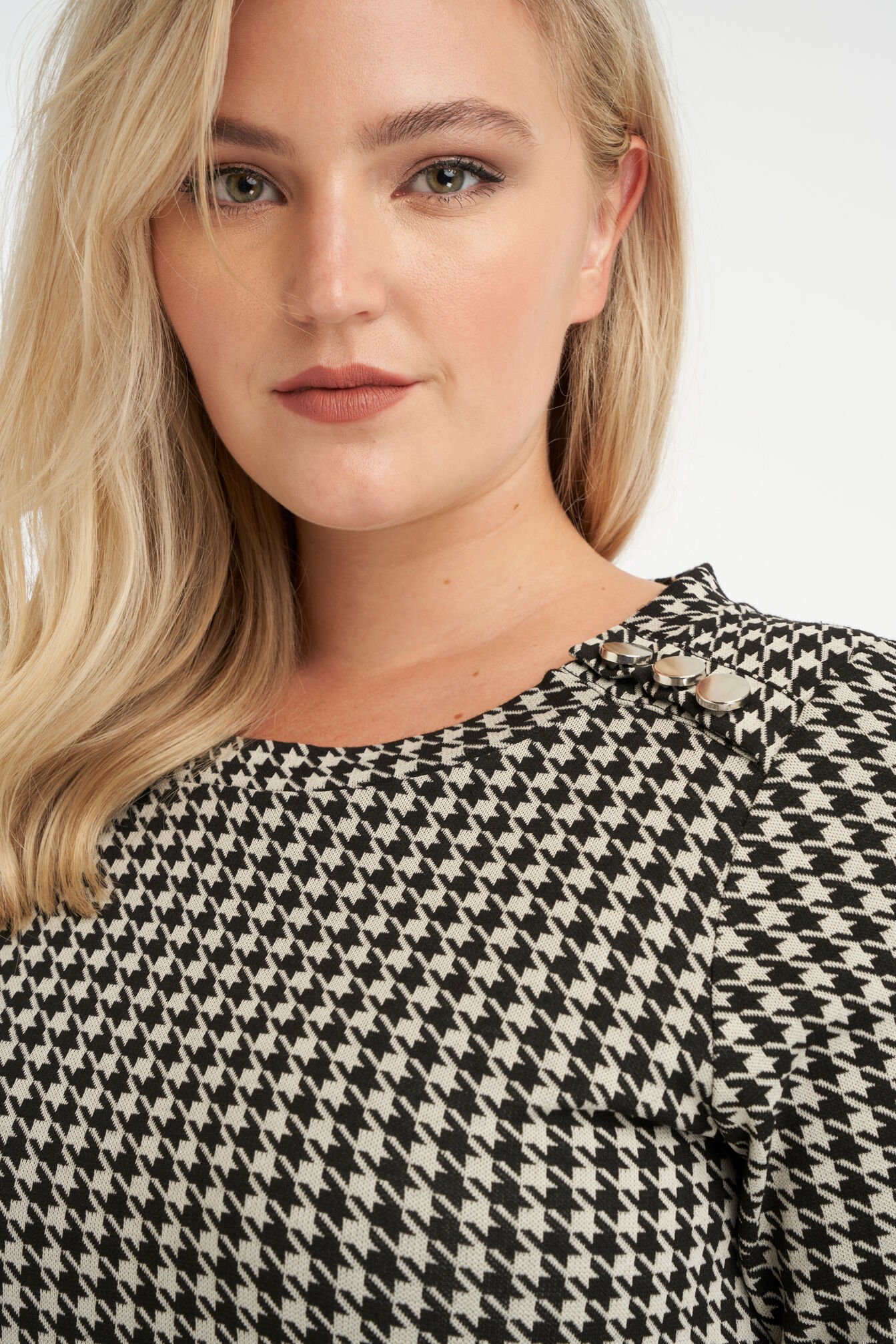 Bodycon jurk met knopen detail image number 4