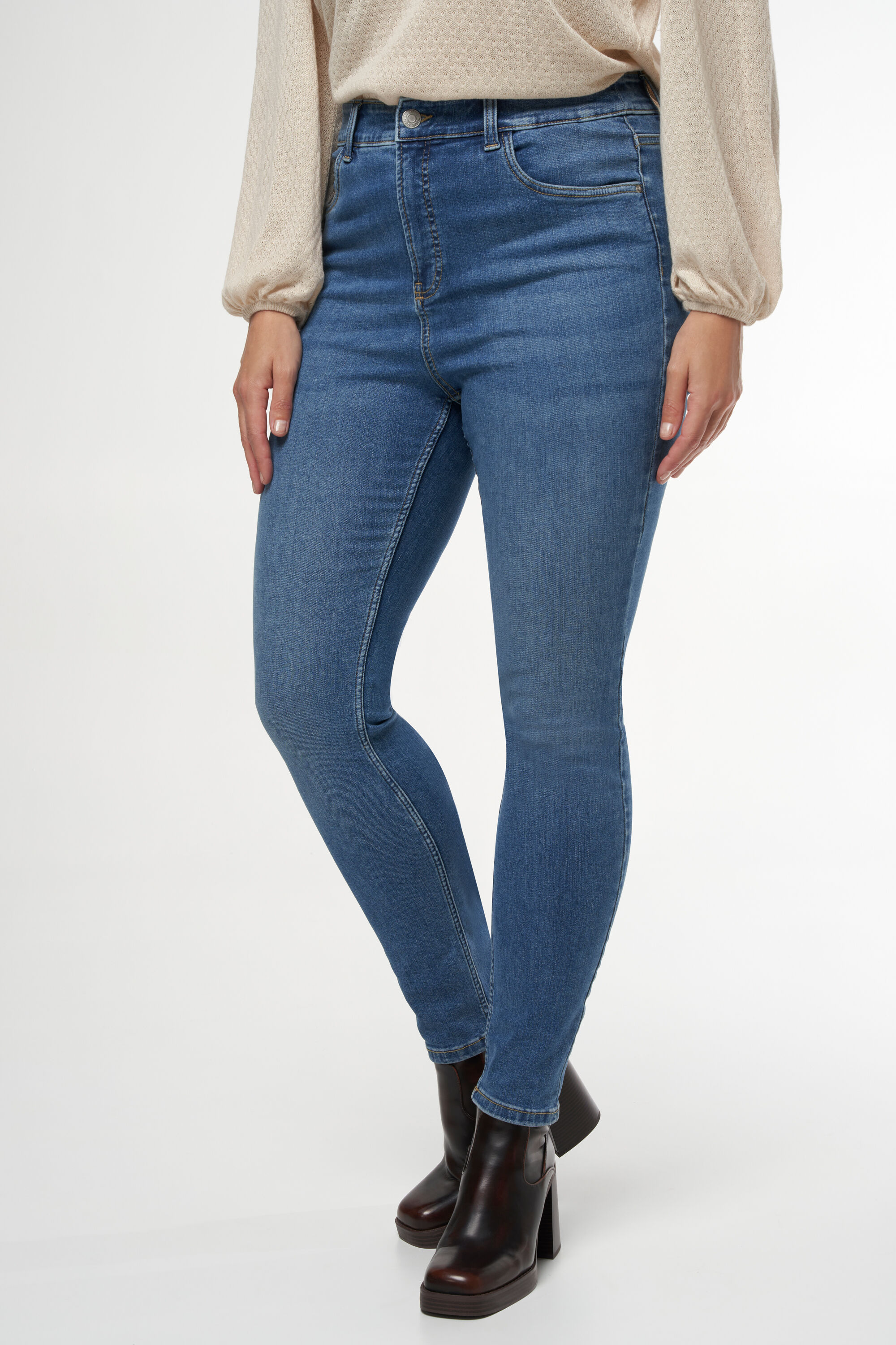 Skinny leg high waist jeans CHERRY image number 5